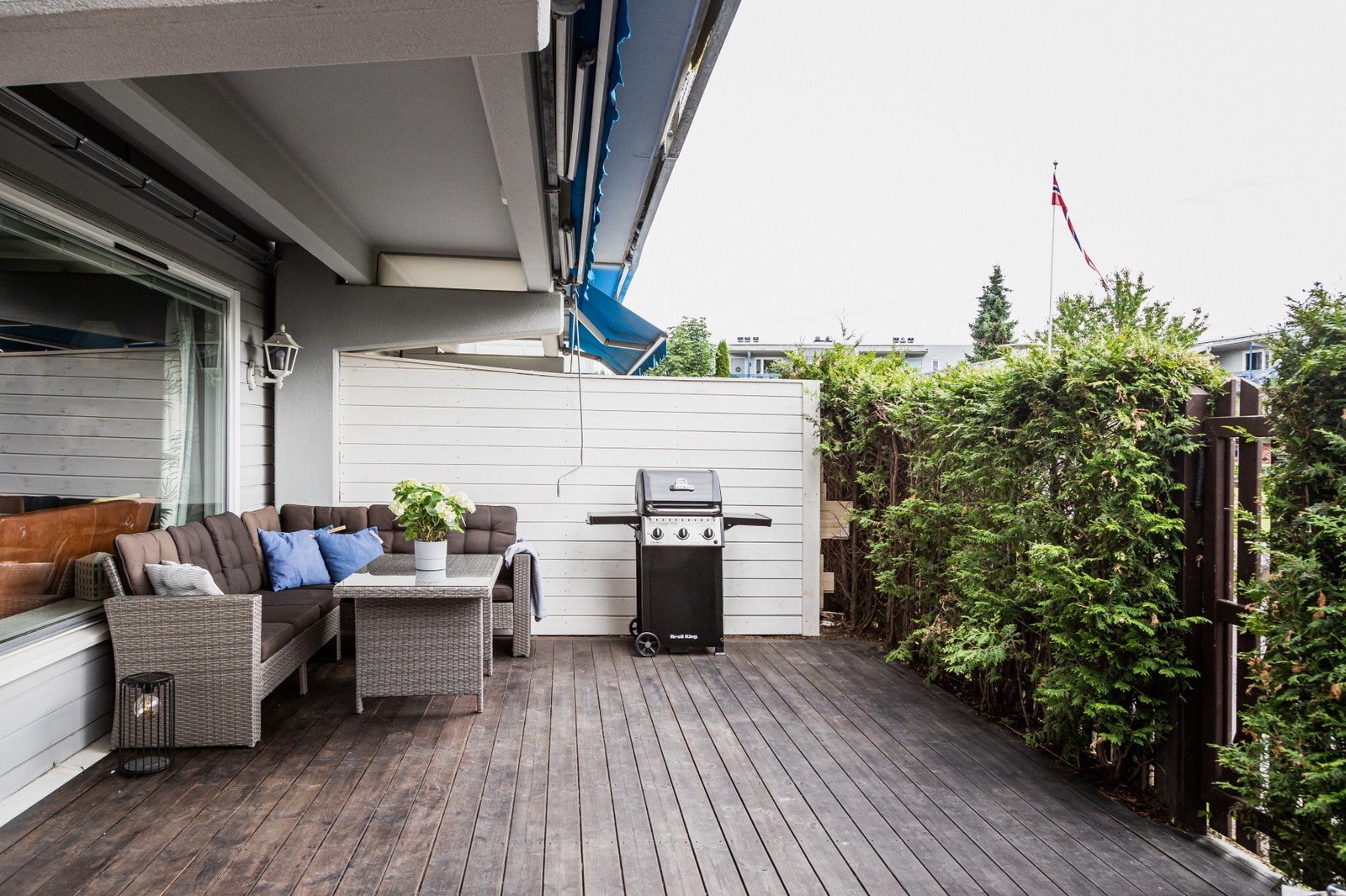 Flott terrasse på ca. 25kvm. Galleribilde