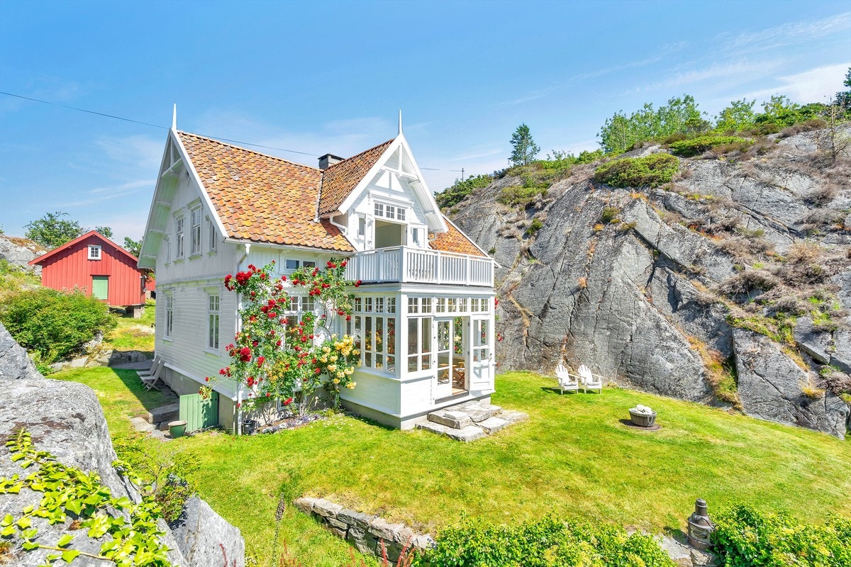Nydelig hage foran huset Galleribilde