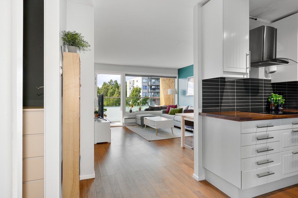 Lys og åpen leiligheten med en arealeffektiv planløsning Galleribilde