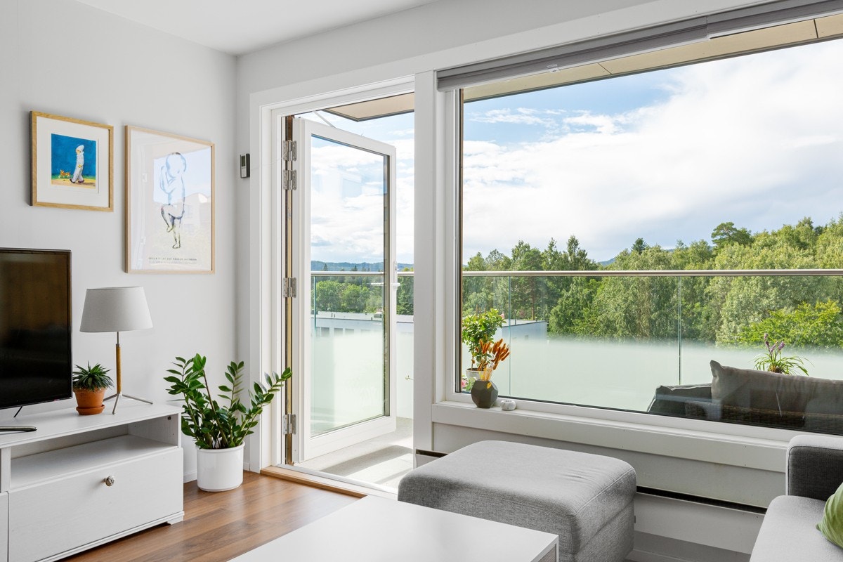 Fra stuen er det utgang til balkongen Galleribilde