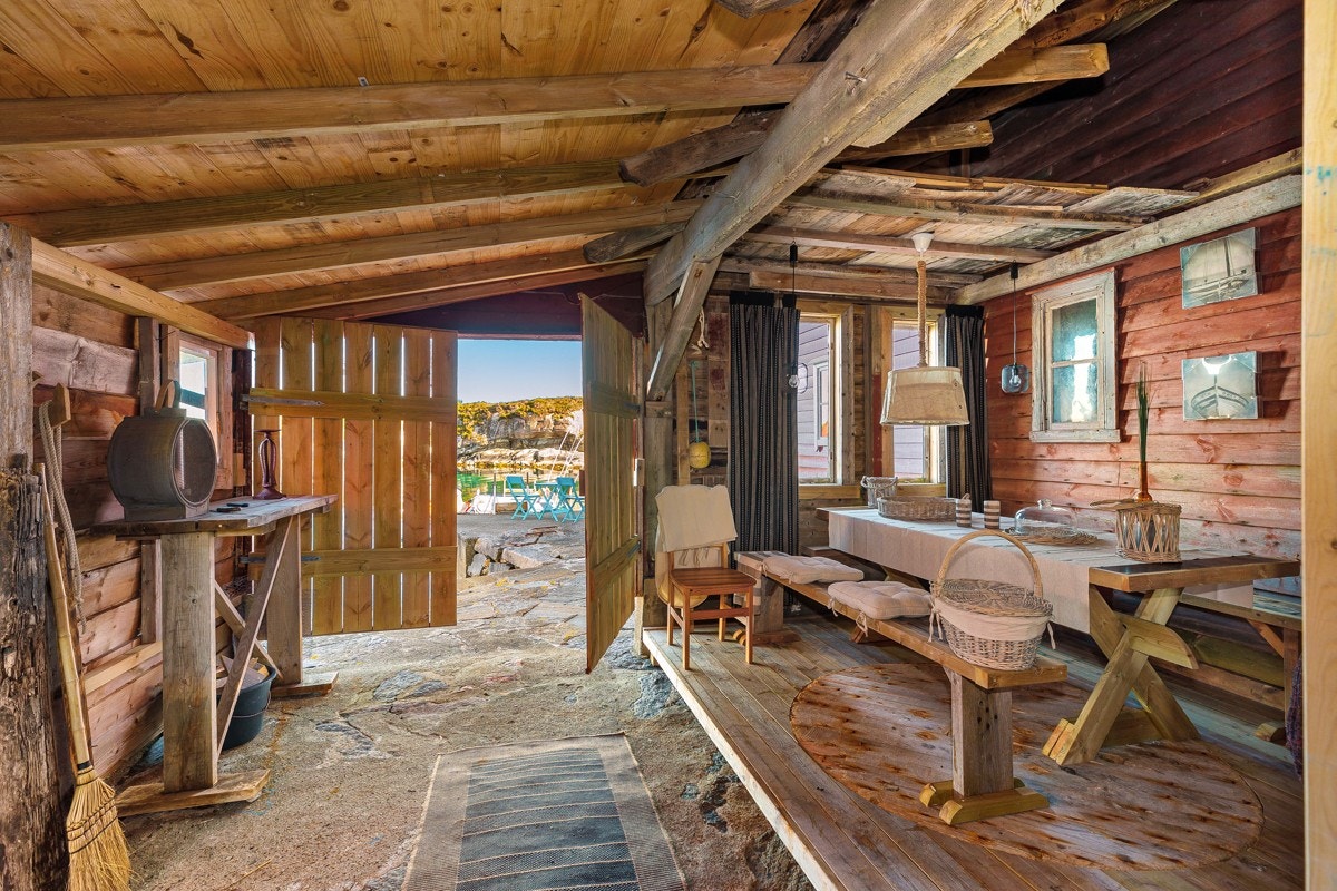 - Naustet er innredet etter tidsepoken den ble bygget i. Alt medfølger - Galleribilde
