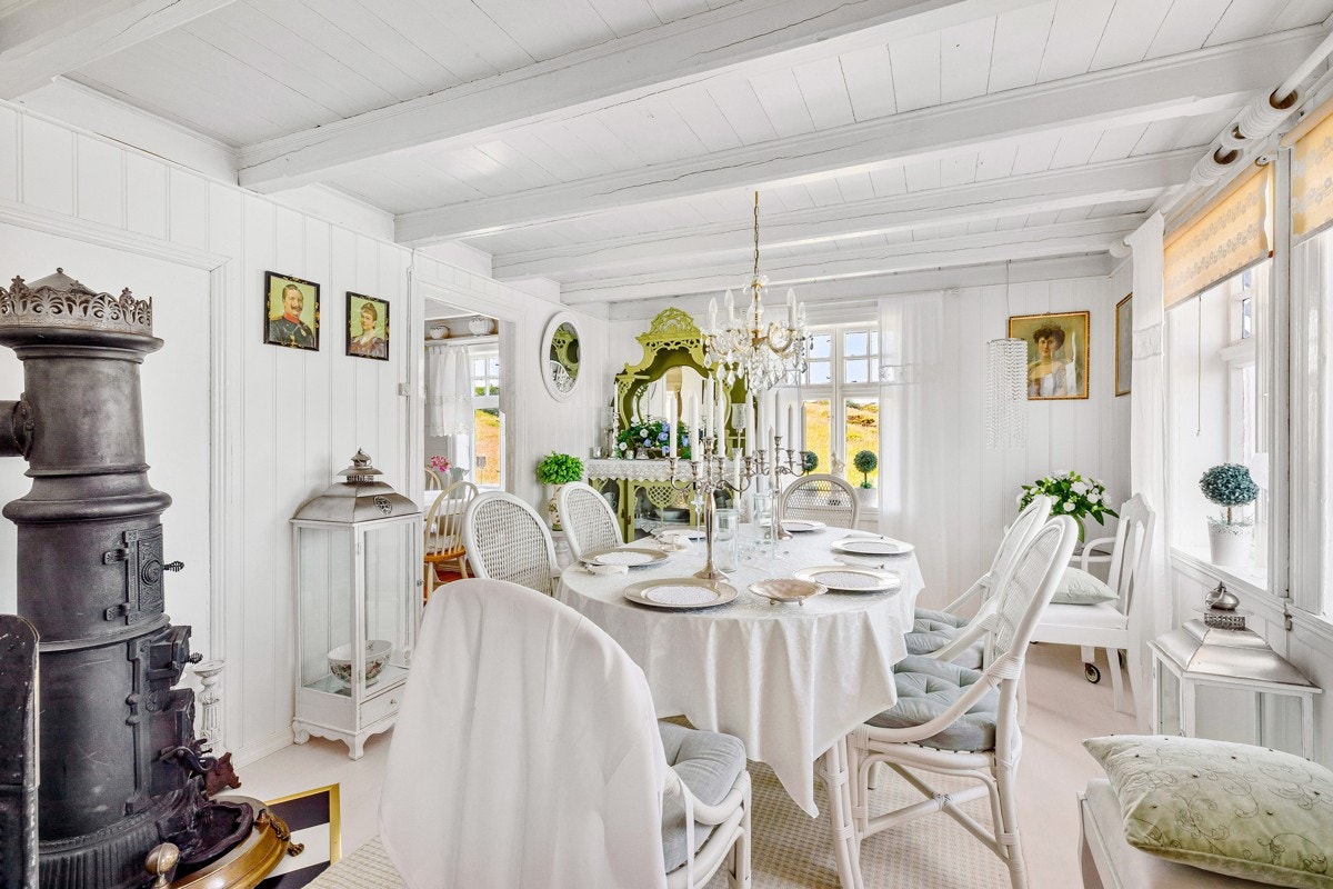 - Spisestuen er på 13,3 m², et fantastisk rom med fine detaljer - Galleribilde
