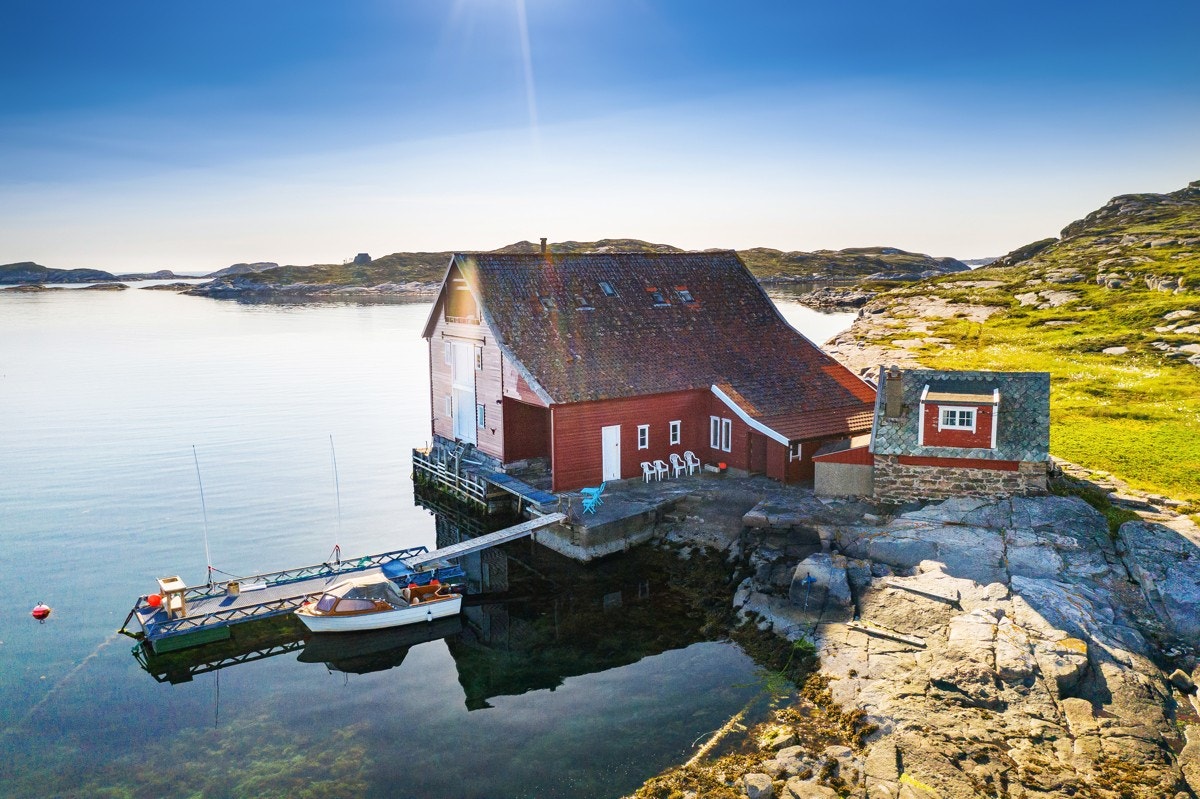 - Egen båtplass på felles brygge. Fra Trellevik båthavn til Varøyna tar de ca. 10 minutter med båt - Galleribilde