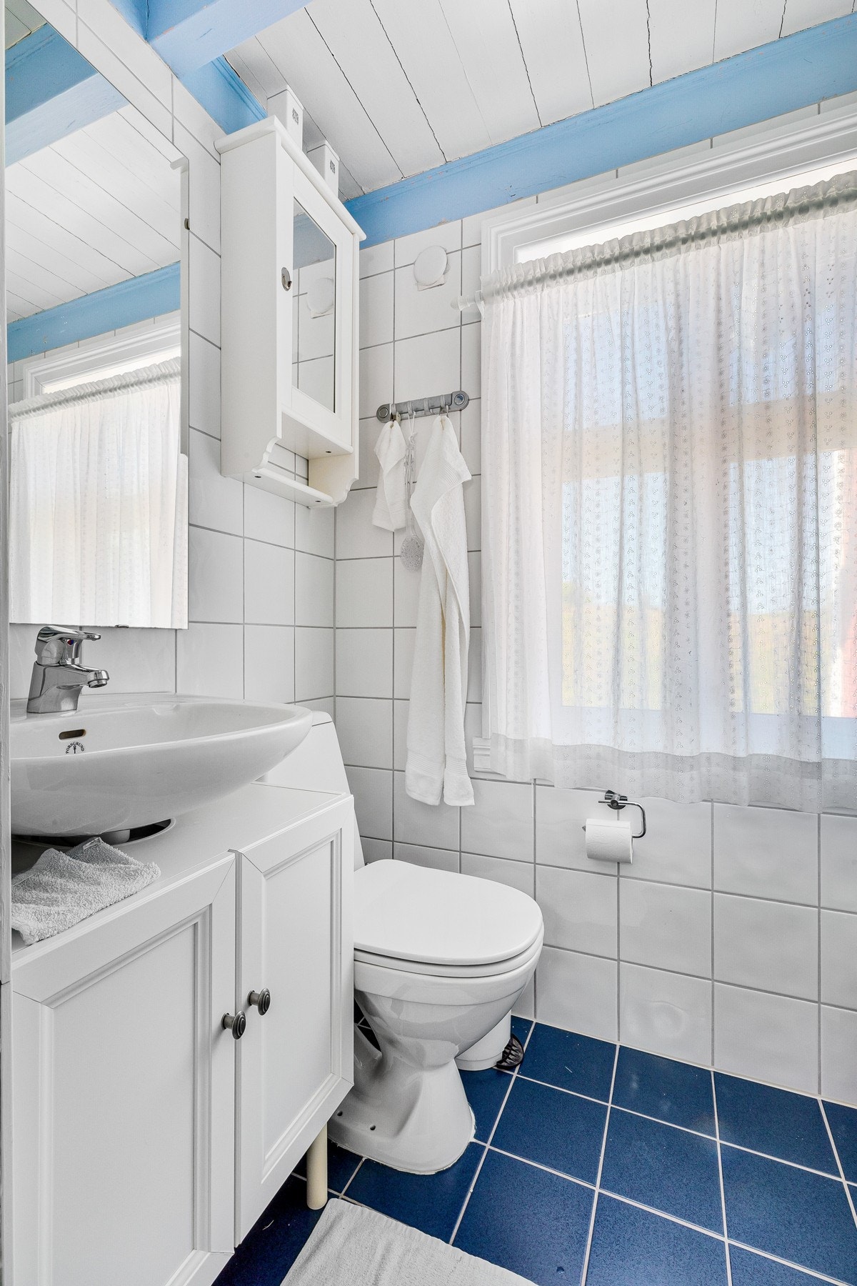 - Boligen baderom er oppgradert i senere tid og holder en god standard - Galleribilde