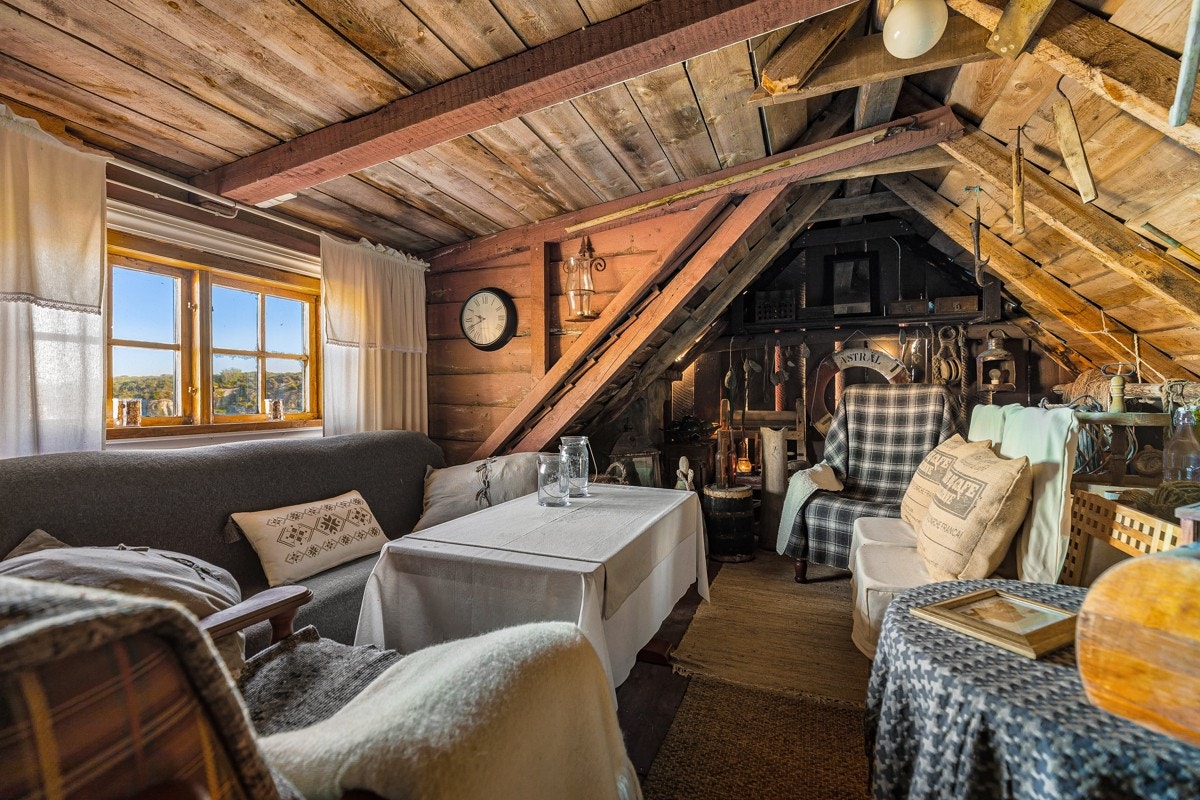 - I andre etasje finner du et lite musesum av historiske skatter - Galleribilde