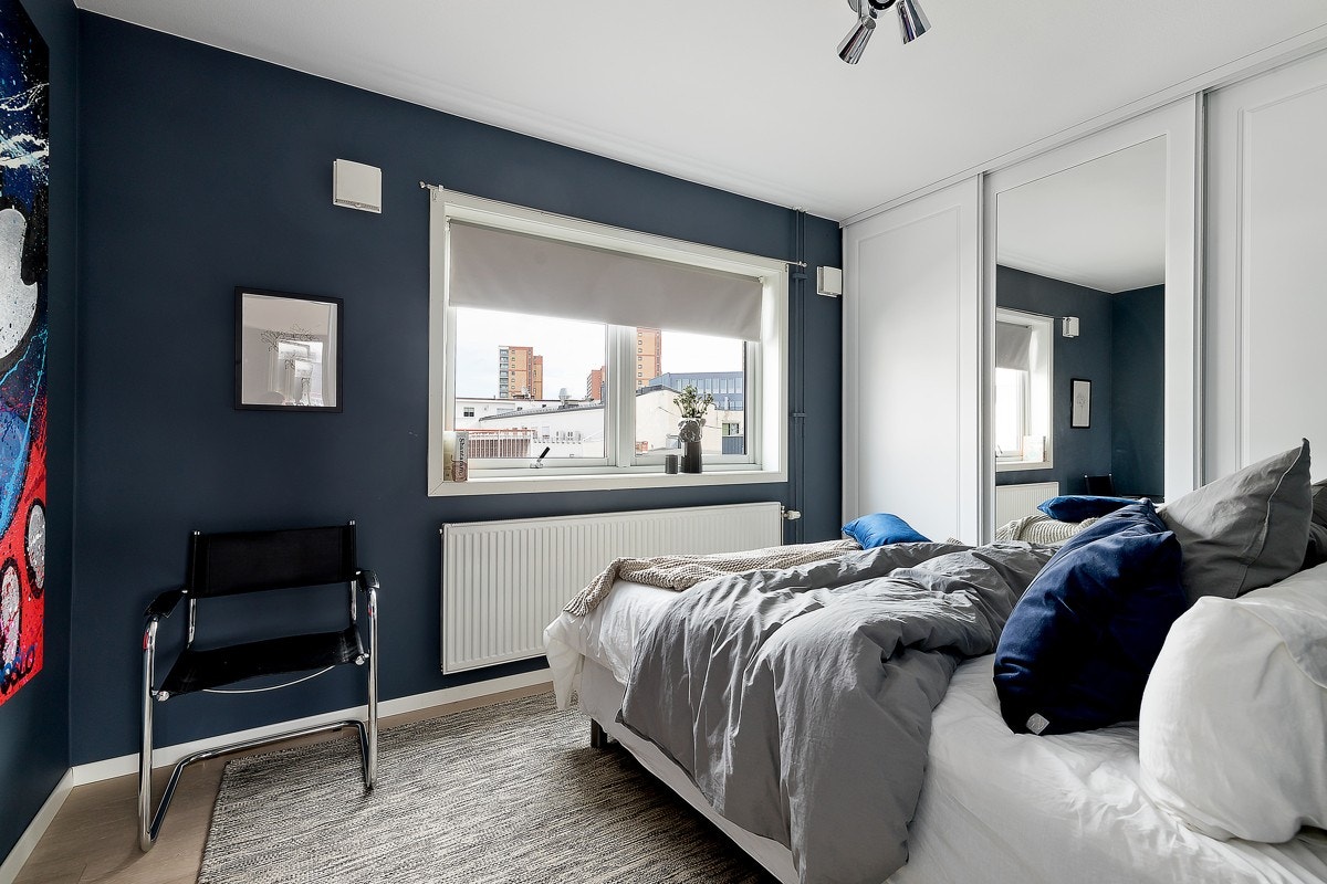 Hovedsoverommet har godt med lagringsplass. Galleribilde