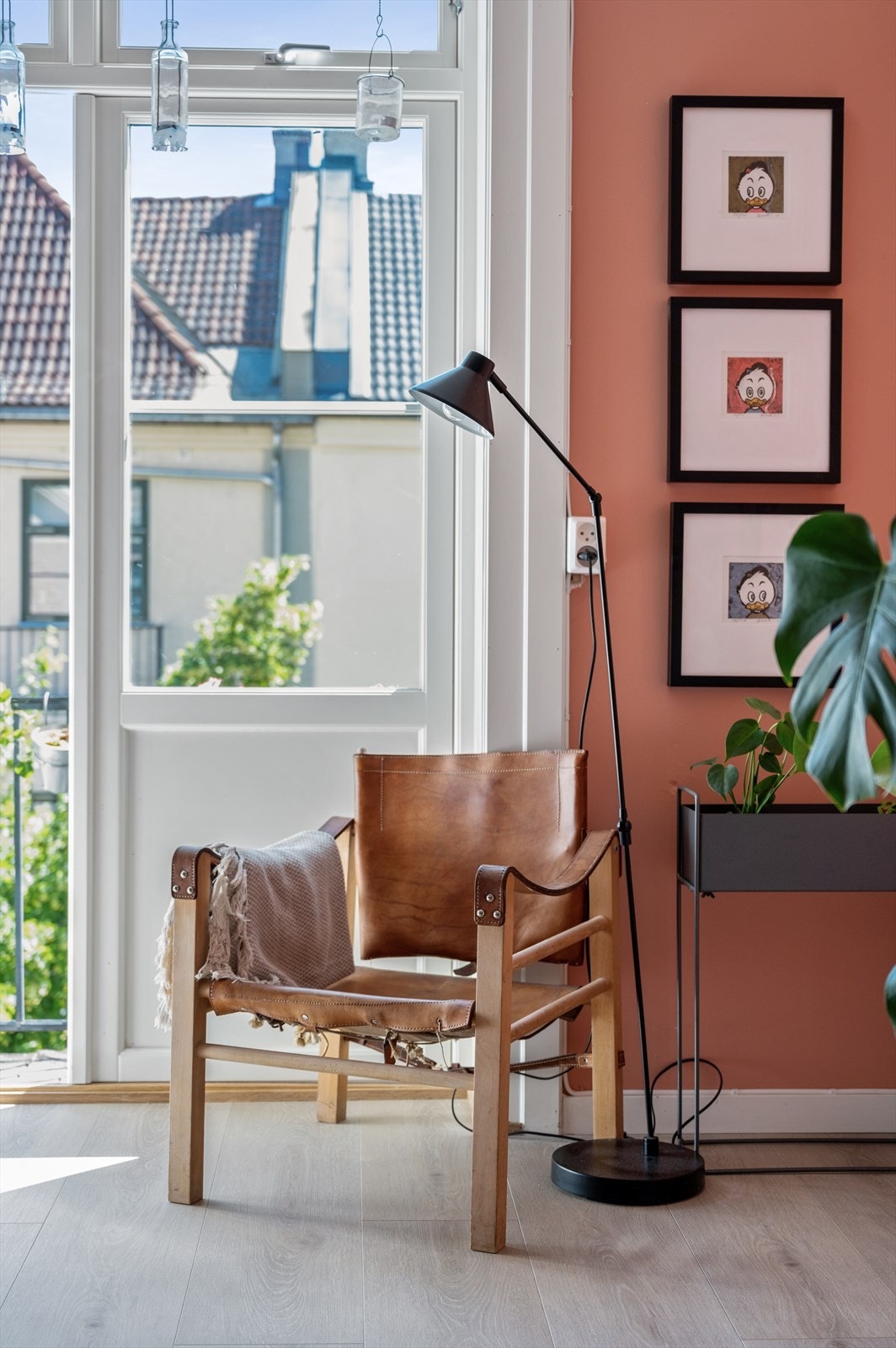 De store vinudsfaltene slipper inn rikelig med naturlig lys Galleribilde