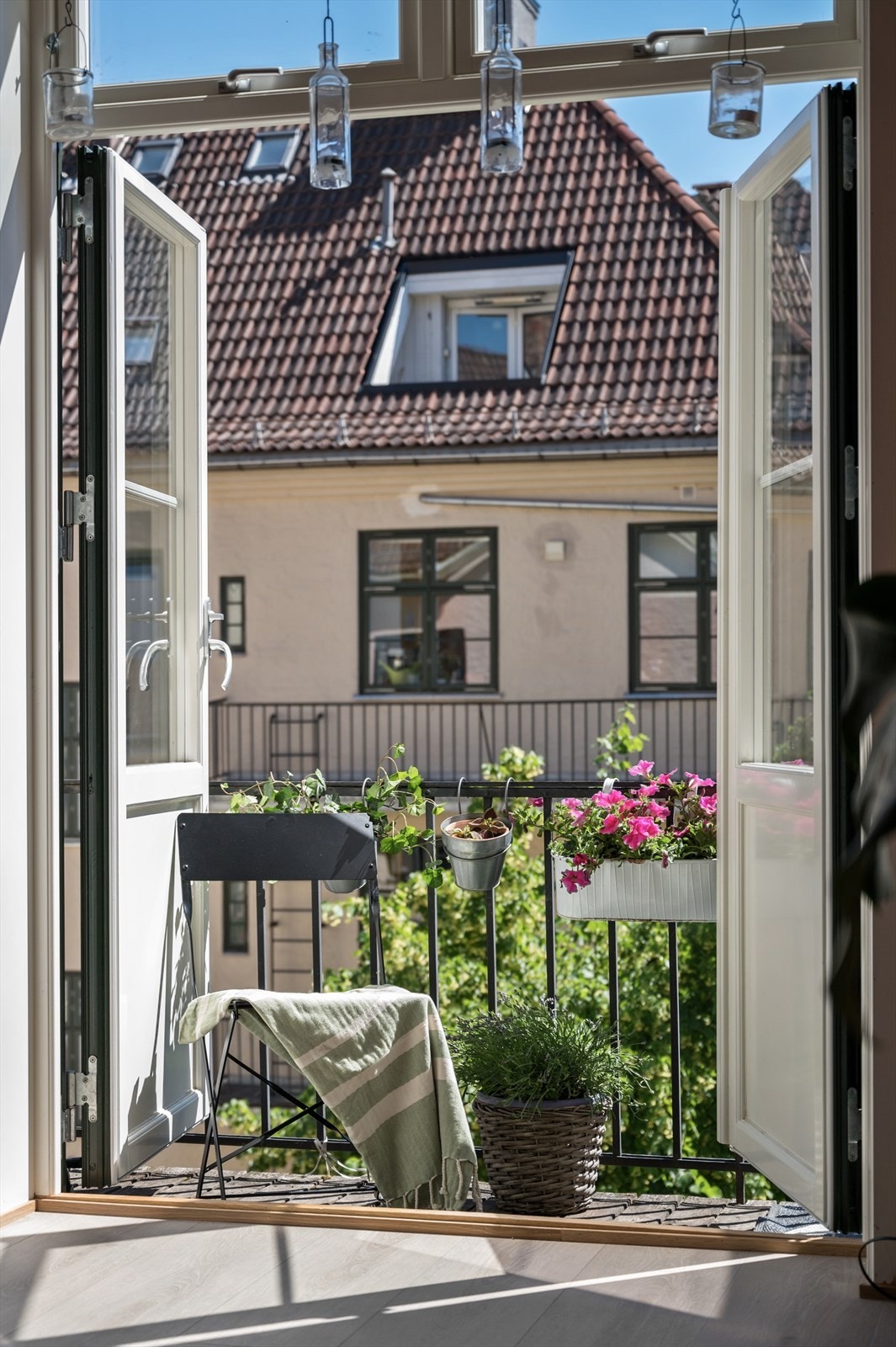 Luftig utgang til hyggelig balkong (7,2 kvm) Galleribilde