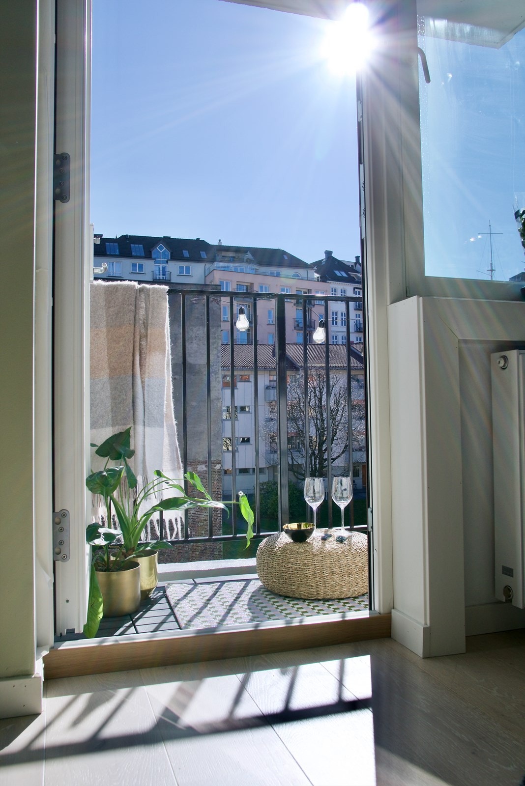 Utgang til balkong fra stue. Galleribilde