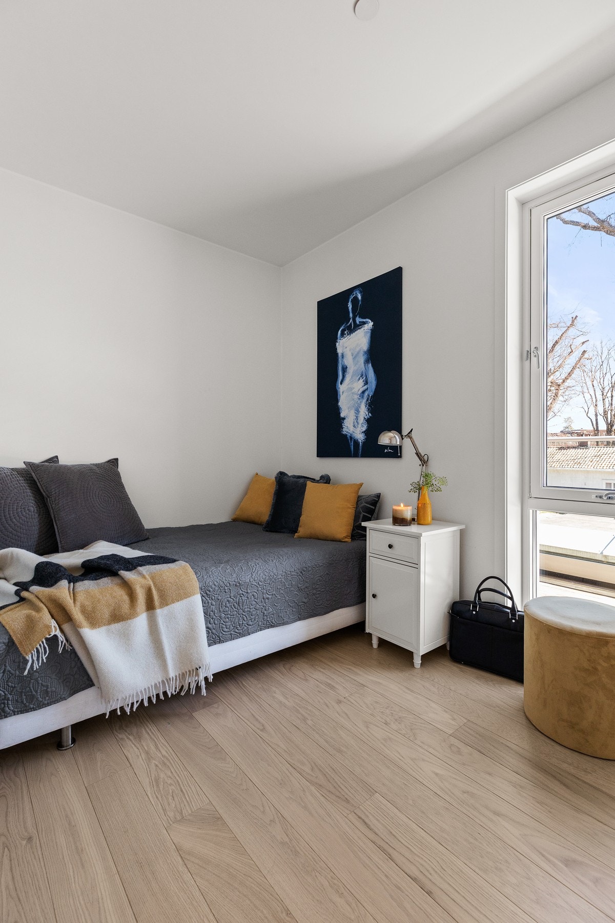 Alle soverommene har 1-stavs parkett over vannbåren gulvvarme. Galleribilde