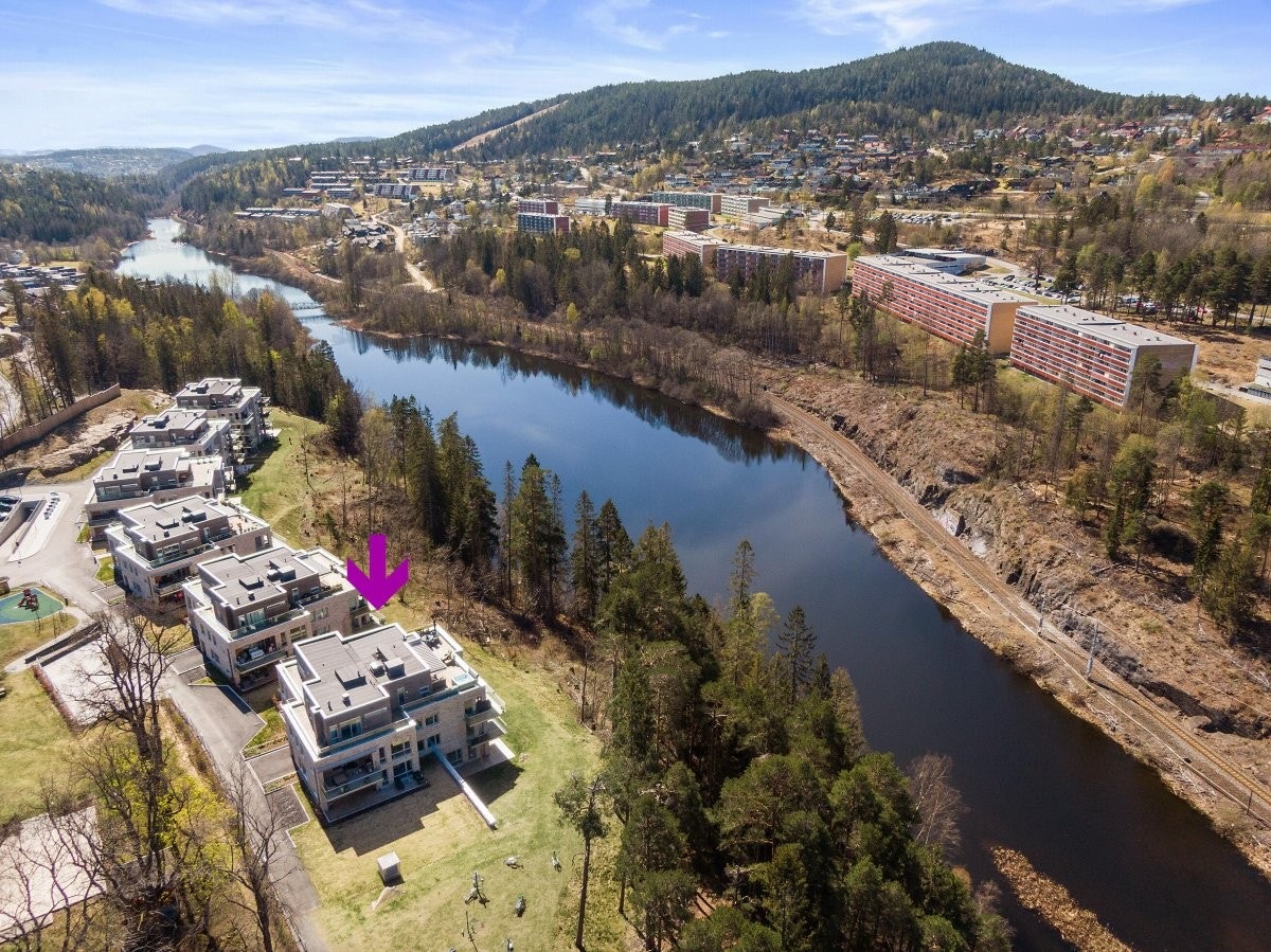 Nyere og velholdt sameie, omkranset av naturskjønne omgivelser. Galleribilde