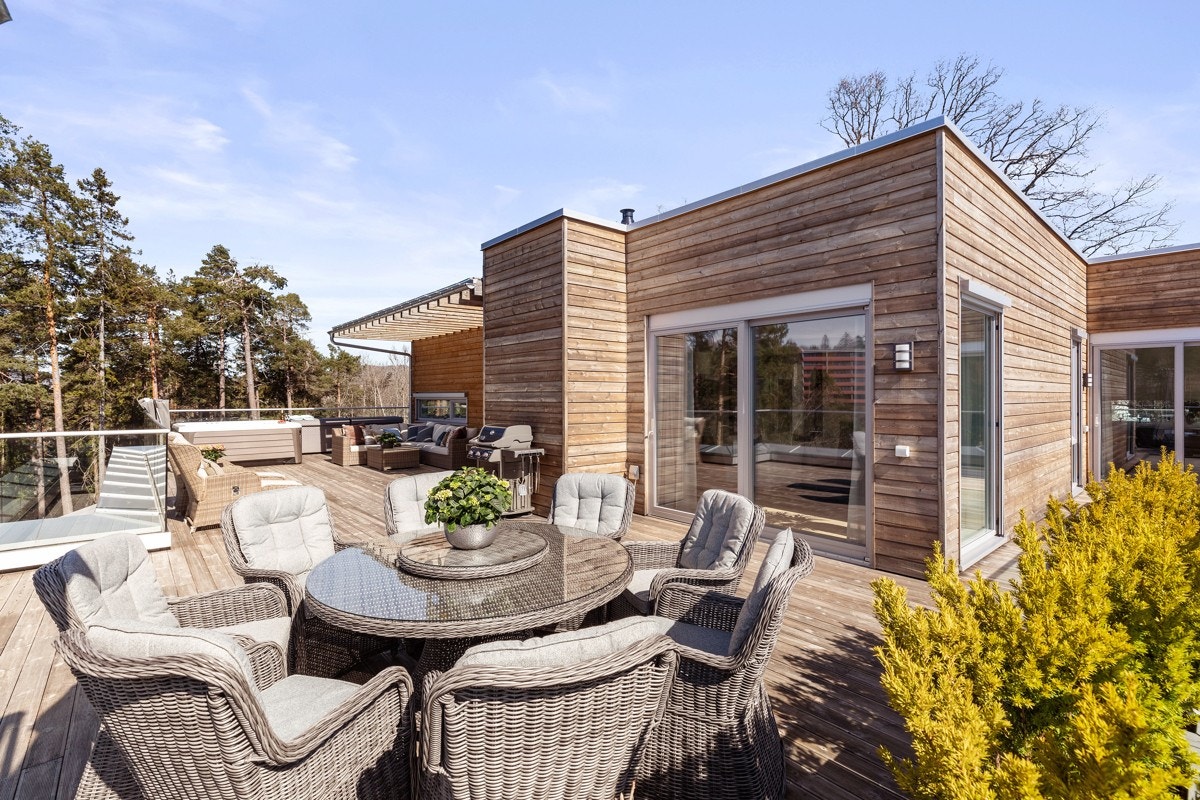 På terrassen kan man kan nyte sol og rekreasjon hele dagen og ha stor fleksibilitet mellom ute- og innerom. Galleribilde