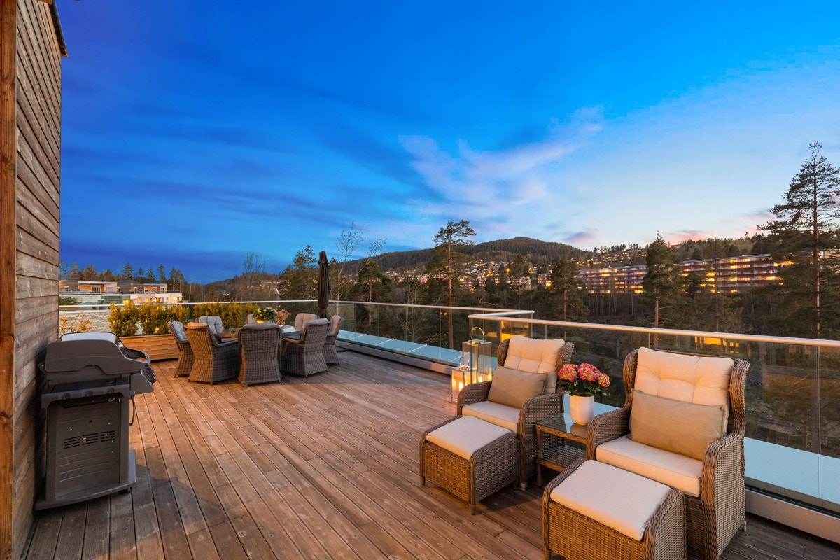 På terrassen kan man kan nyte sol og rekreasjon hele dagen og ha stor fleksibilitet mellom ute- og innerom. Galleribilde