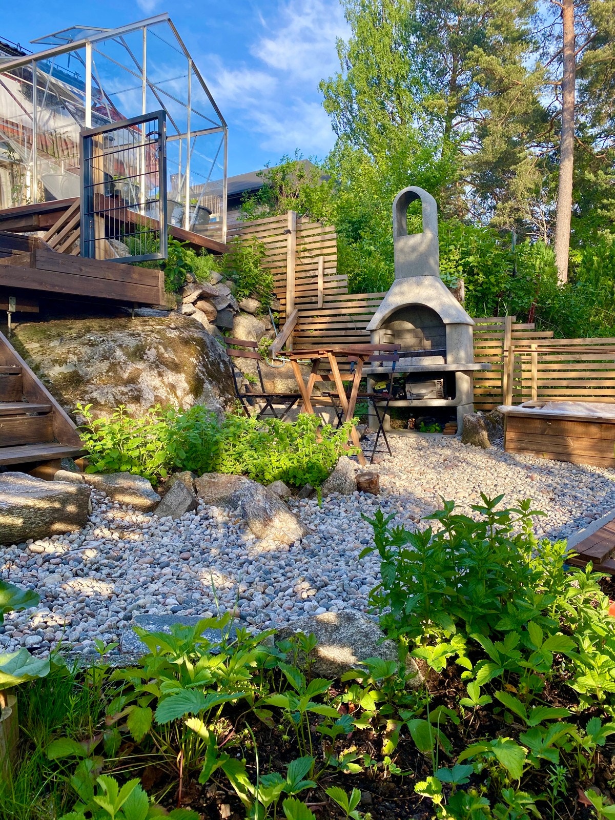 Hele hagen tilhører bare denne boligen Galleribilde