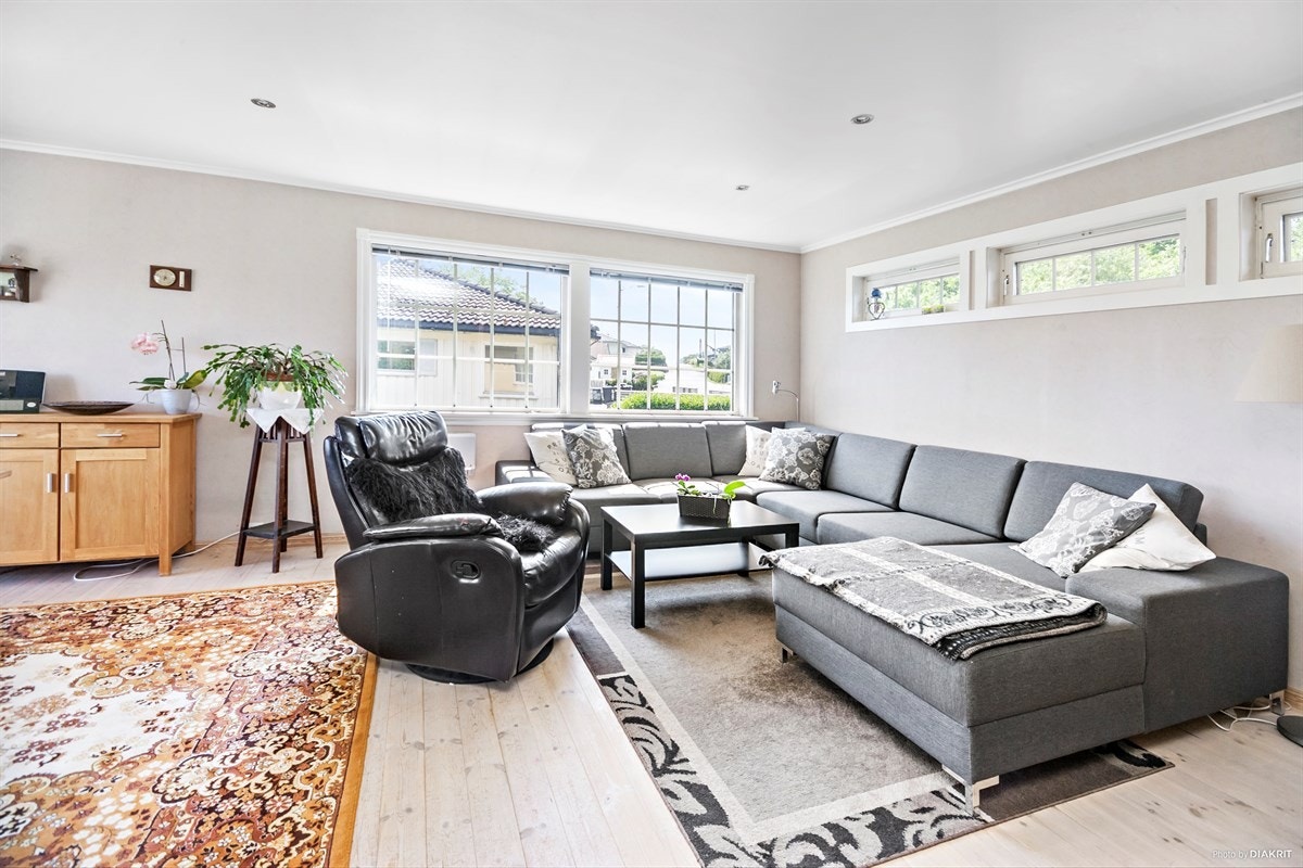 Stor stue med mange innredningsmuligheter. Galleribilde