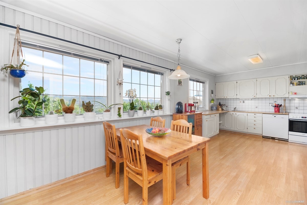 Kjøkken med spiseplass Galleribilde