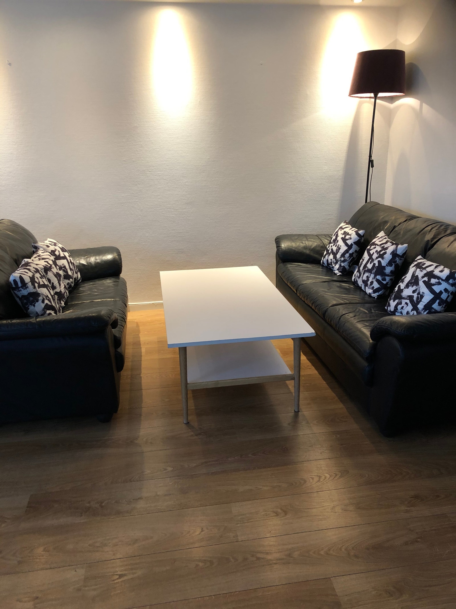 Det er andre møbler her i dag, nye bilder kommer Galleribilde