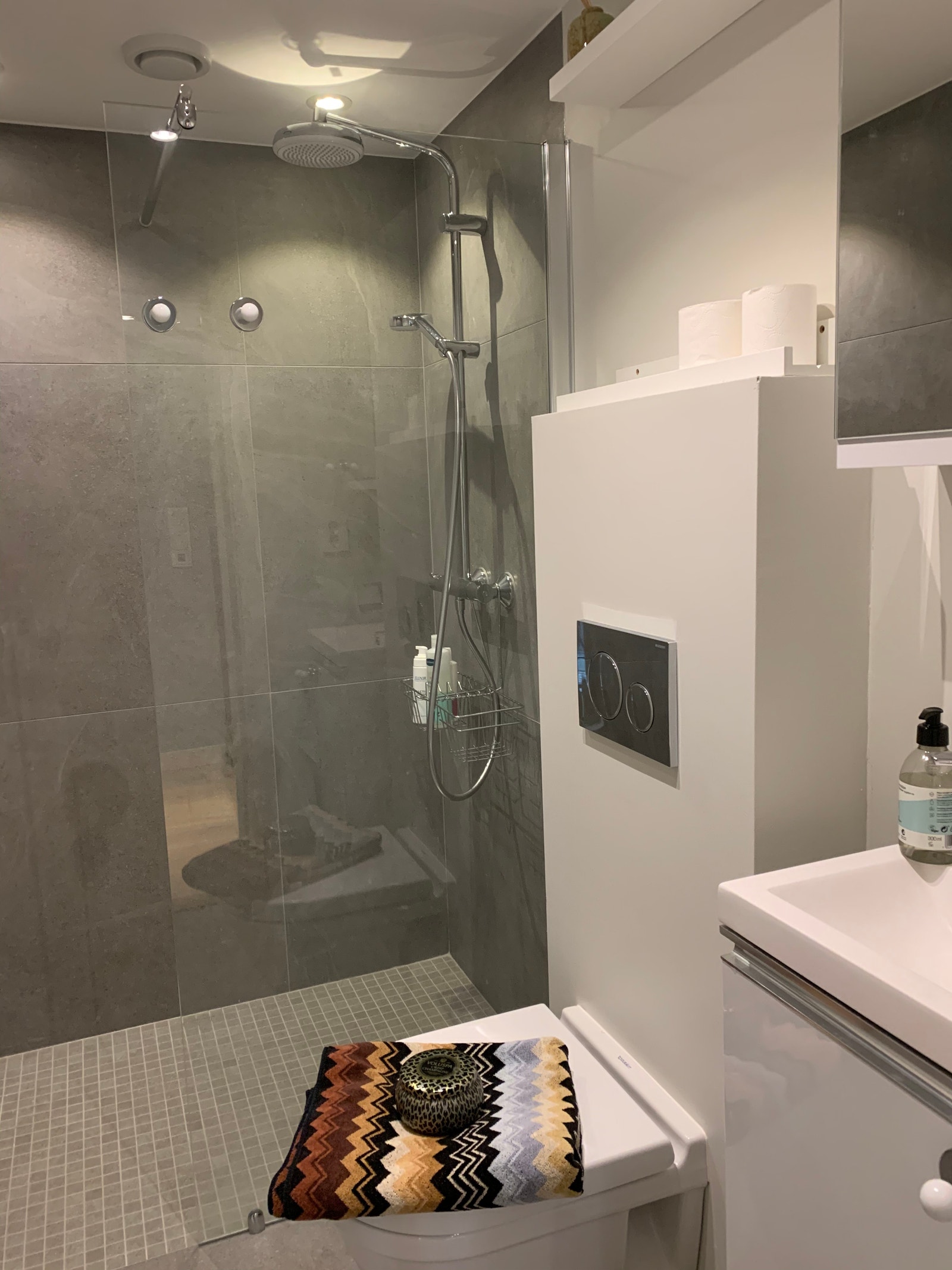 Bad med dusj - varmekabler Galleribilde