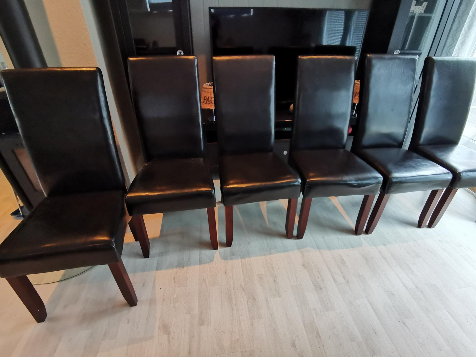 6 stykk Denver spisestue stoler selges | FINN.no 6 stykk Denver spisestue stoler selges | FINN.no