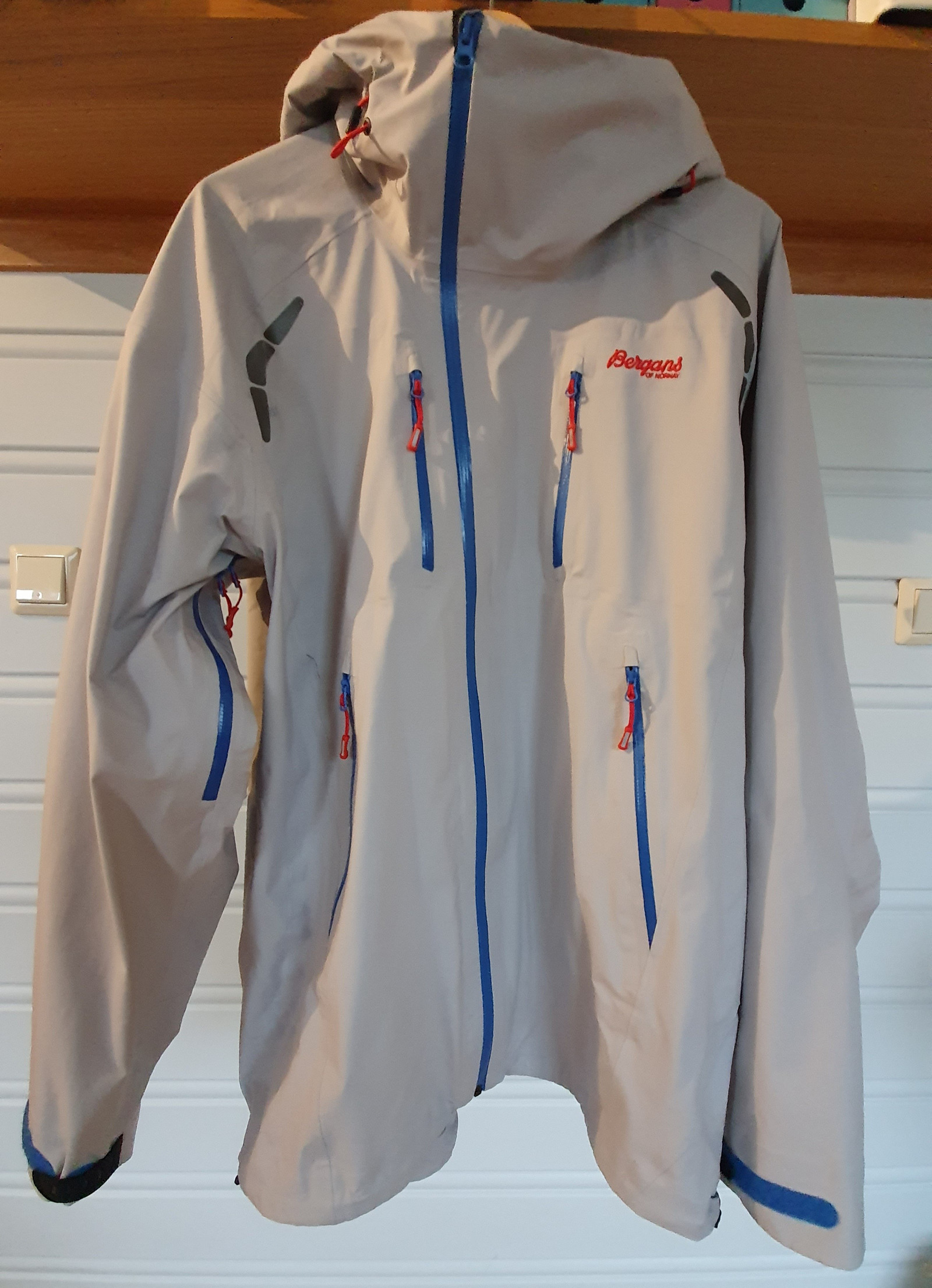 Bergans Glittertind skalljakke XL selges | FINN.no Bergans Glittertind skalljakke til salgs (Ny Pris!!) | FINN.no