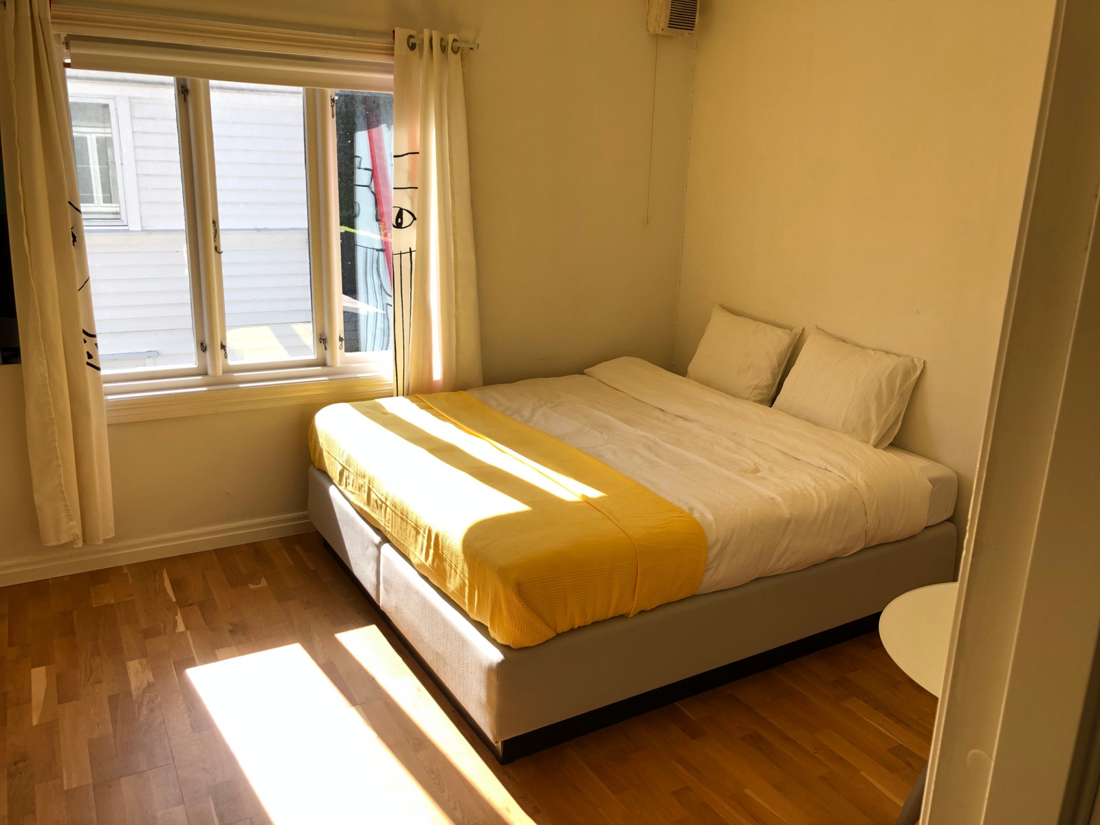 Room 1 Galleribilde