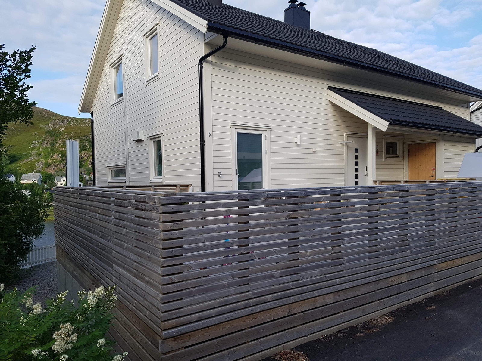 Platting utenfor hus Galleribilde