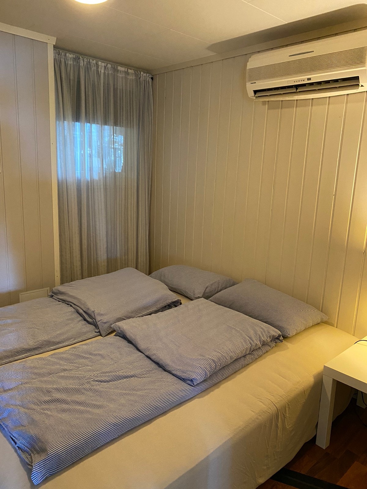 Soverom med 1,80 m seng Galleribilde