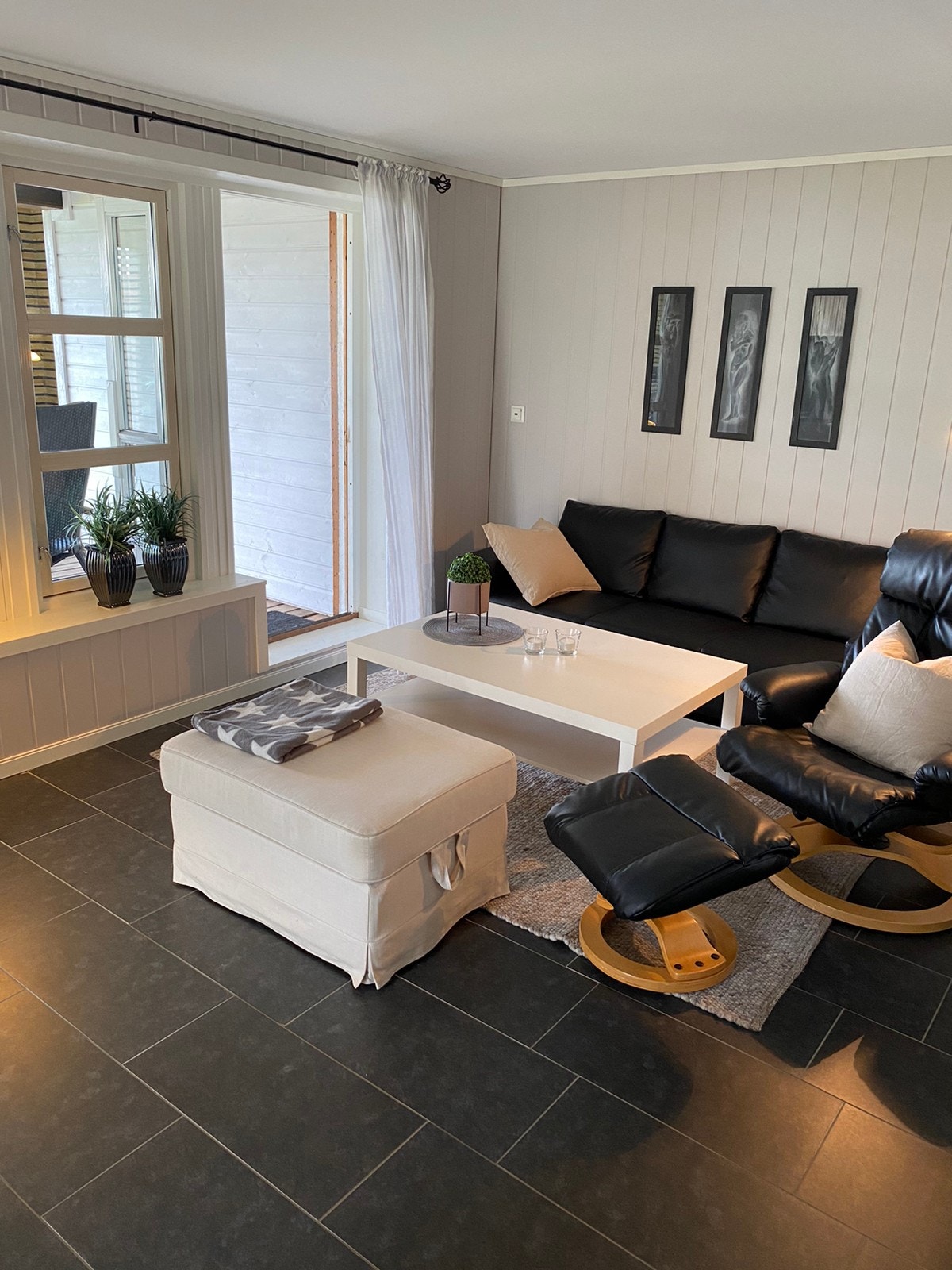 Stue med utgang til uteplass Galleribilde