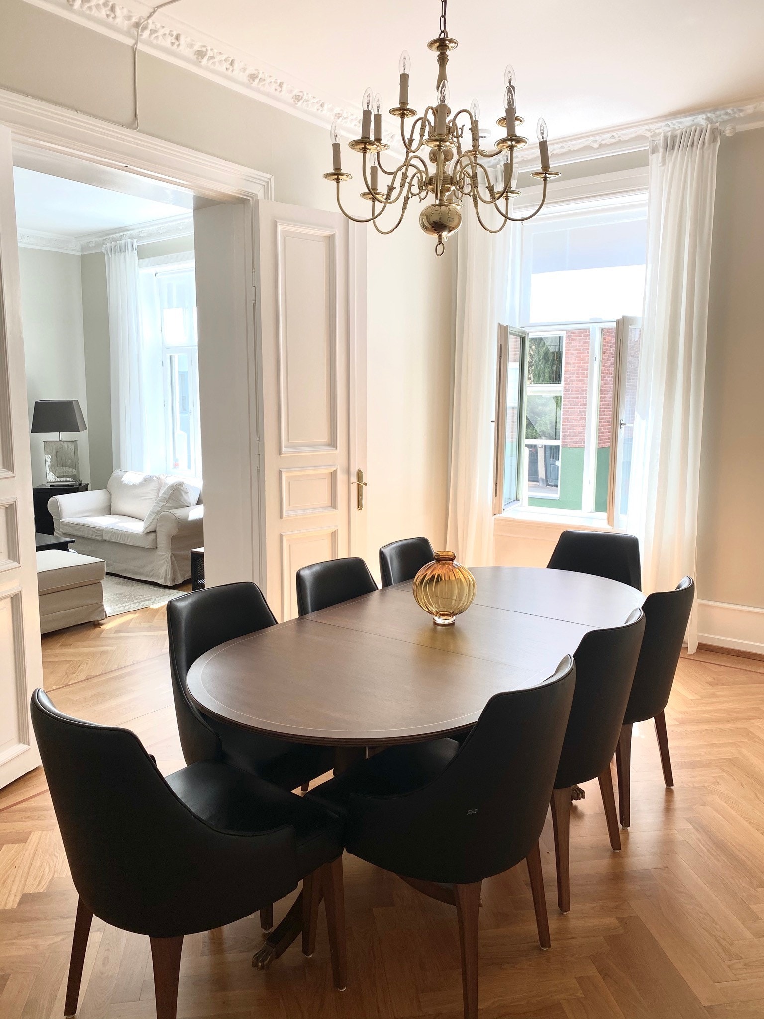 Spisestue/møterom Galleribilde