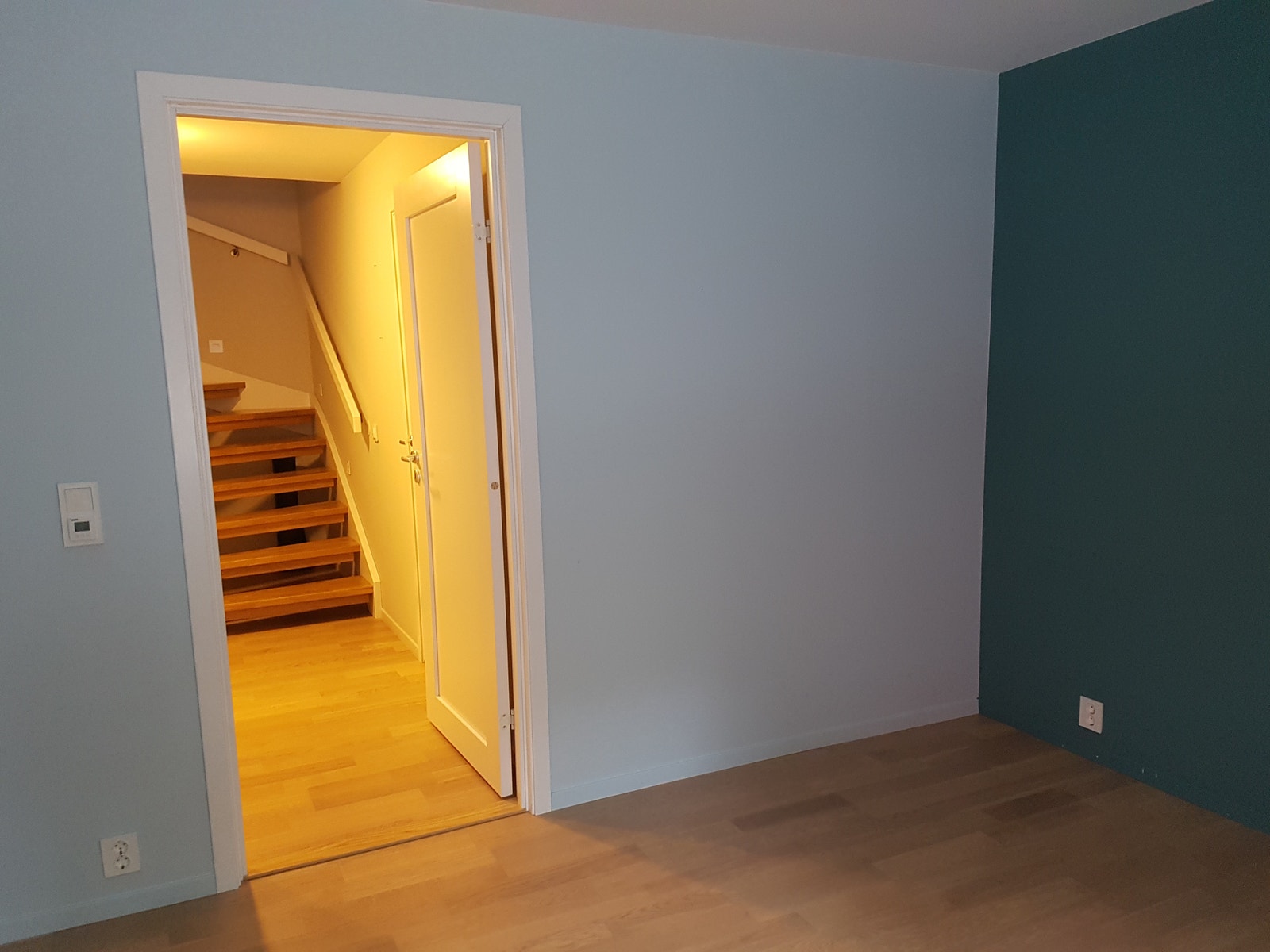 Soverom sokkeletasje Galleribilde
