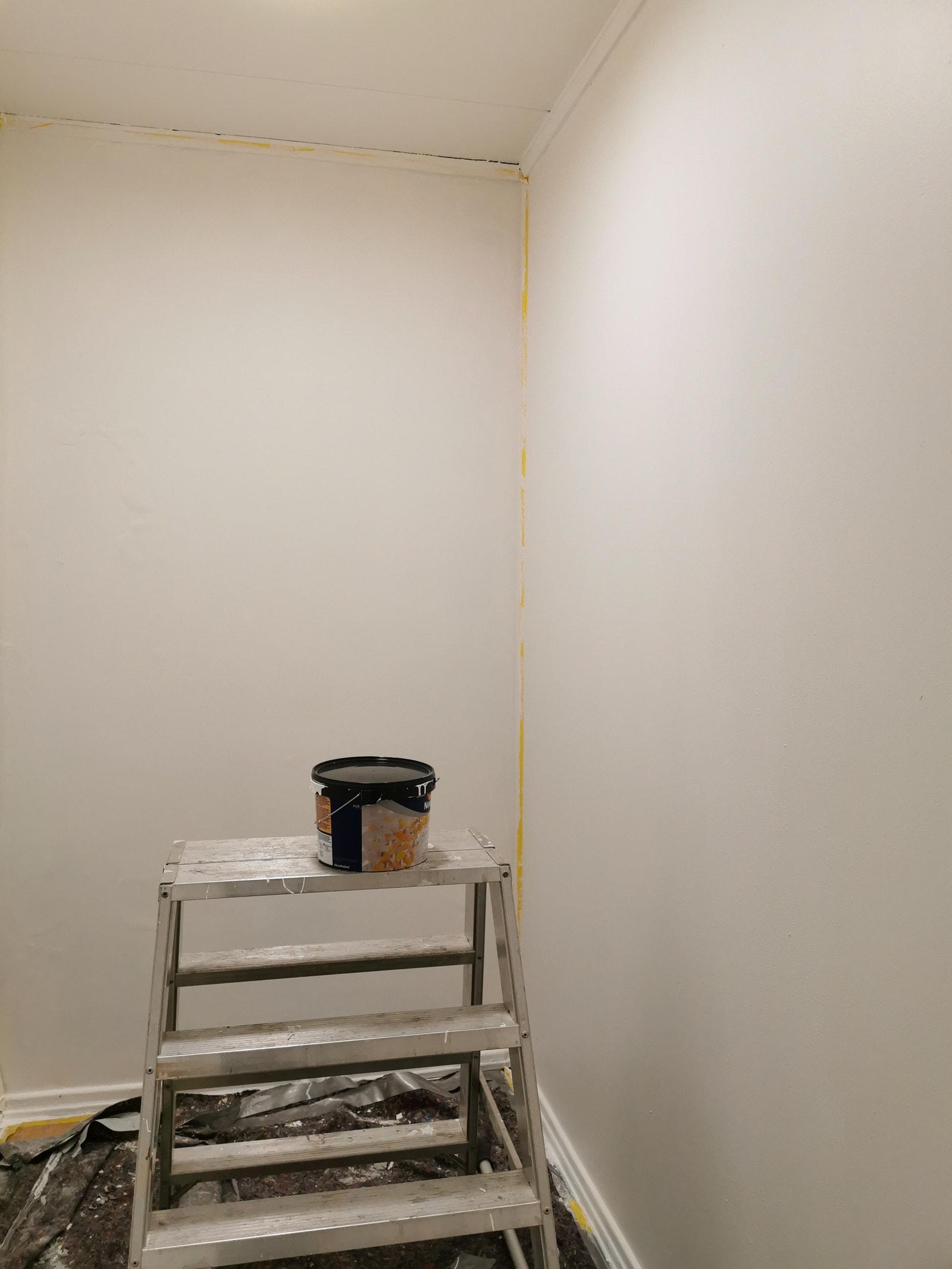 Rom som tidligere er blitt brukt som soverom og kontor. Det er under oppussing nå, men er klart ved utleie. Galleribilde