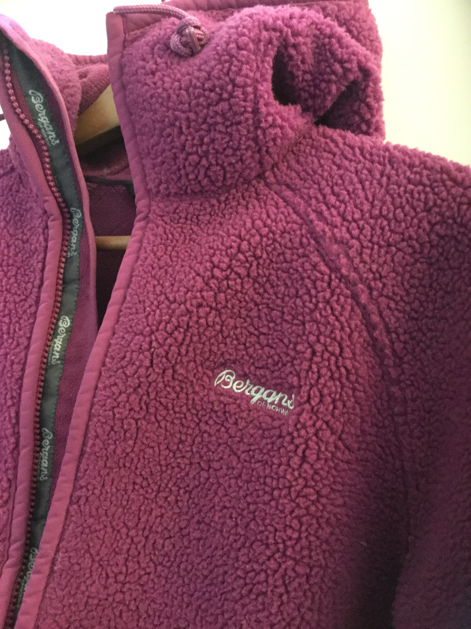 Bergans ull fleece hetter jakker, damer. Str. xs kr. 199kr Bergans ull fleece hetter jakker, damer. Str. xs kr. 199kr