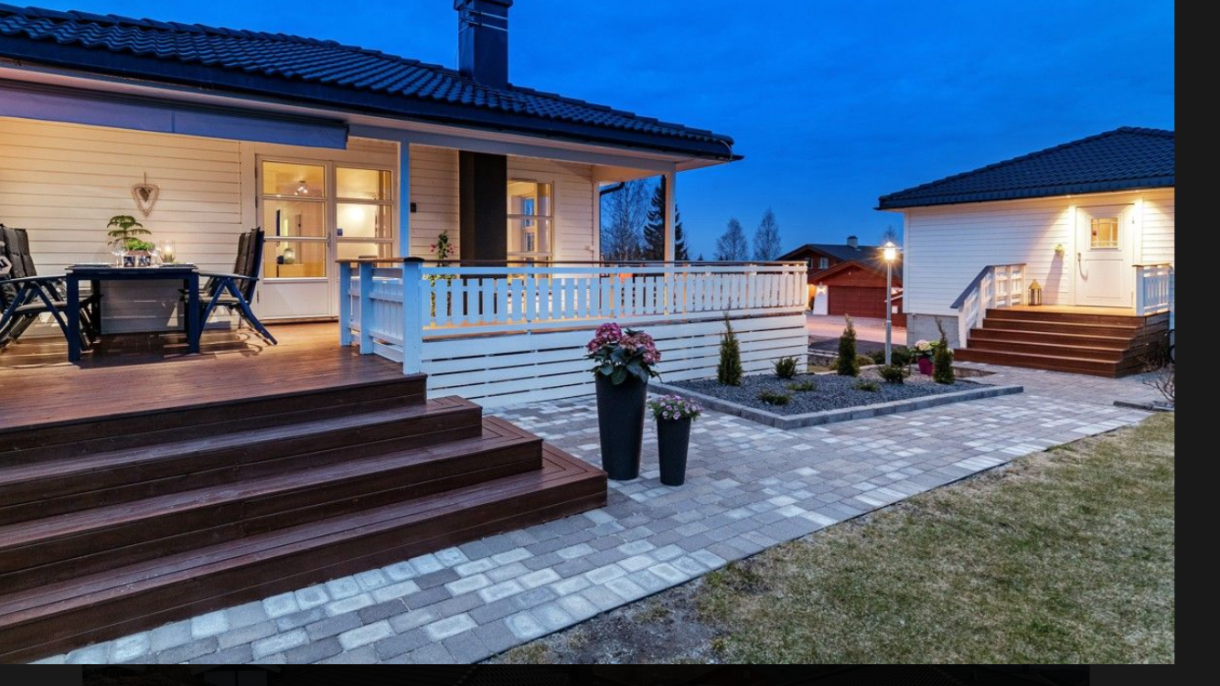 Inngang til bolig høyre i bilde Galleribilde