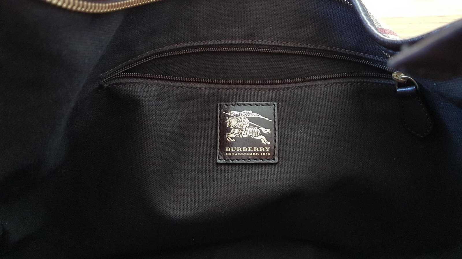 Klassisk Burberry veske selges | FINN.no Klassisk Burberry veske selges | FINN.no