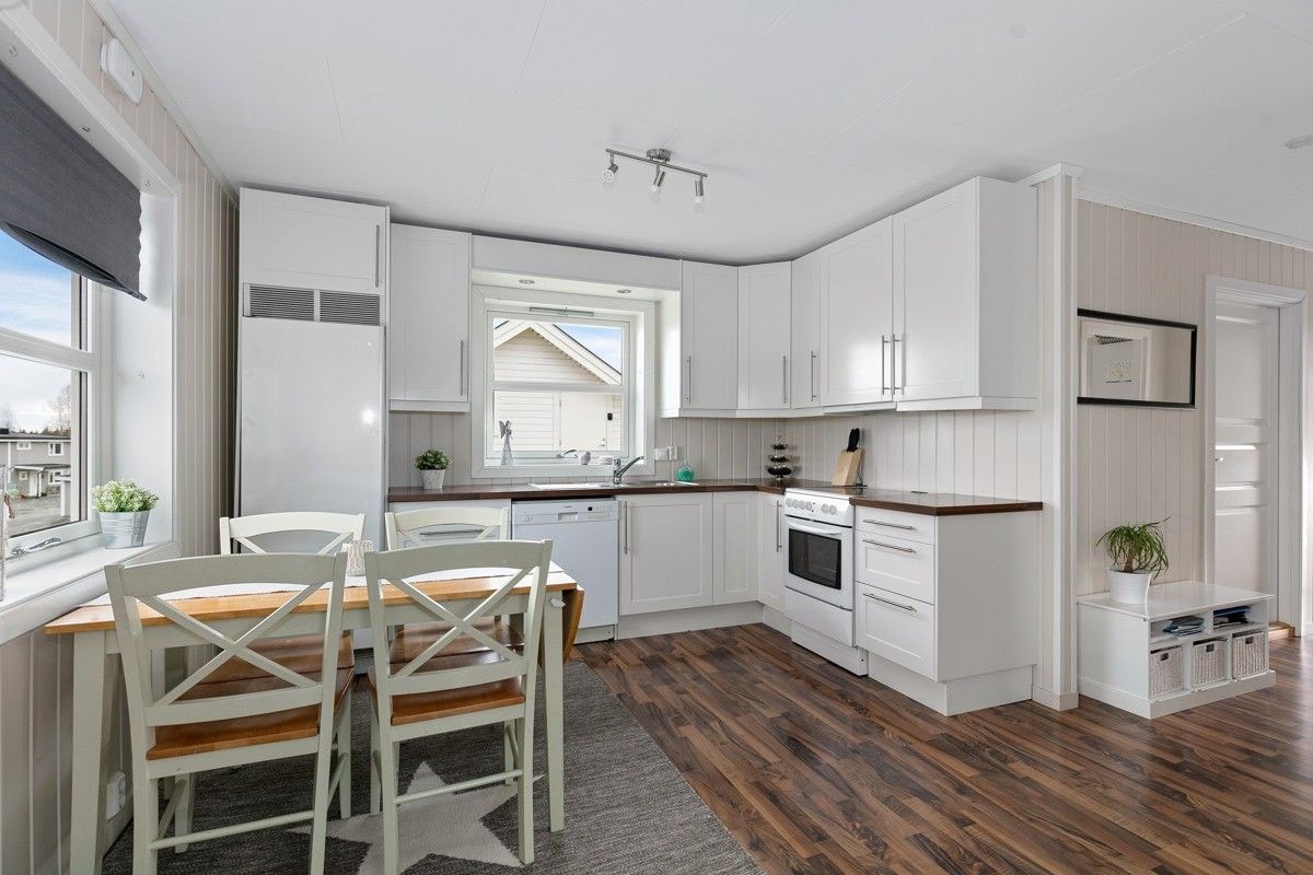 Kjøkken med hvitevarer Galleribilde