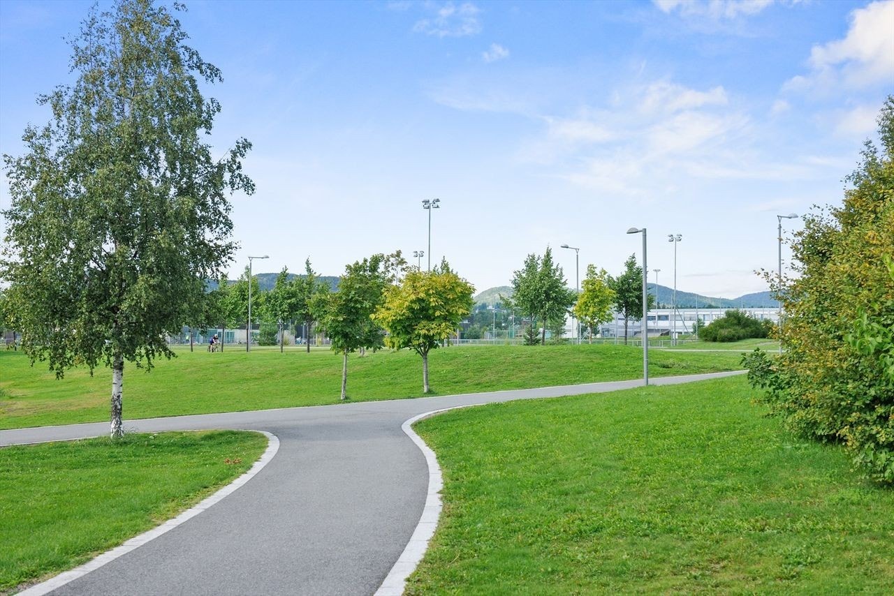 gangvei for jogging i foran leilighet Galleribilde