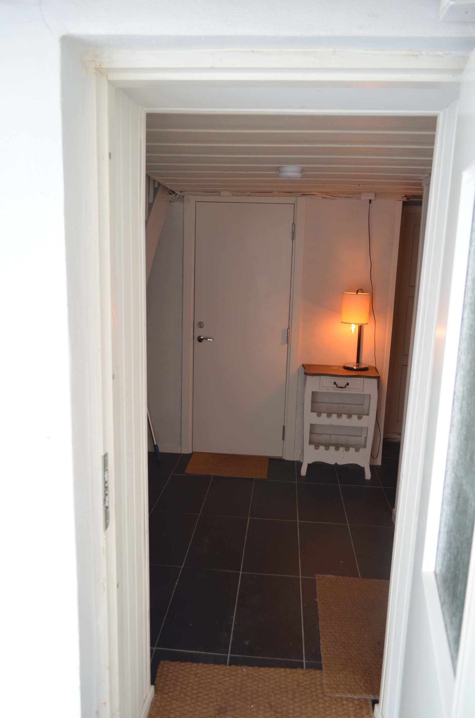 Inngangsparti, dør i front er inngangsdør til leiligheten Galleribilde