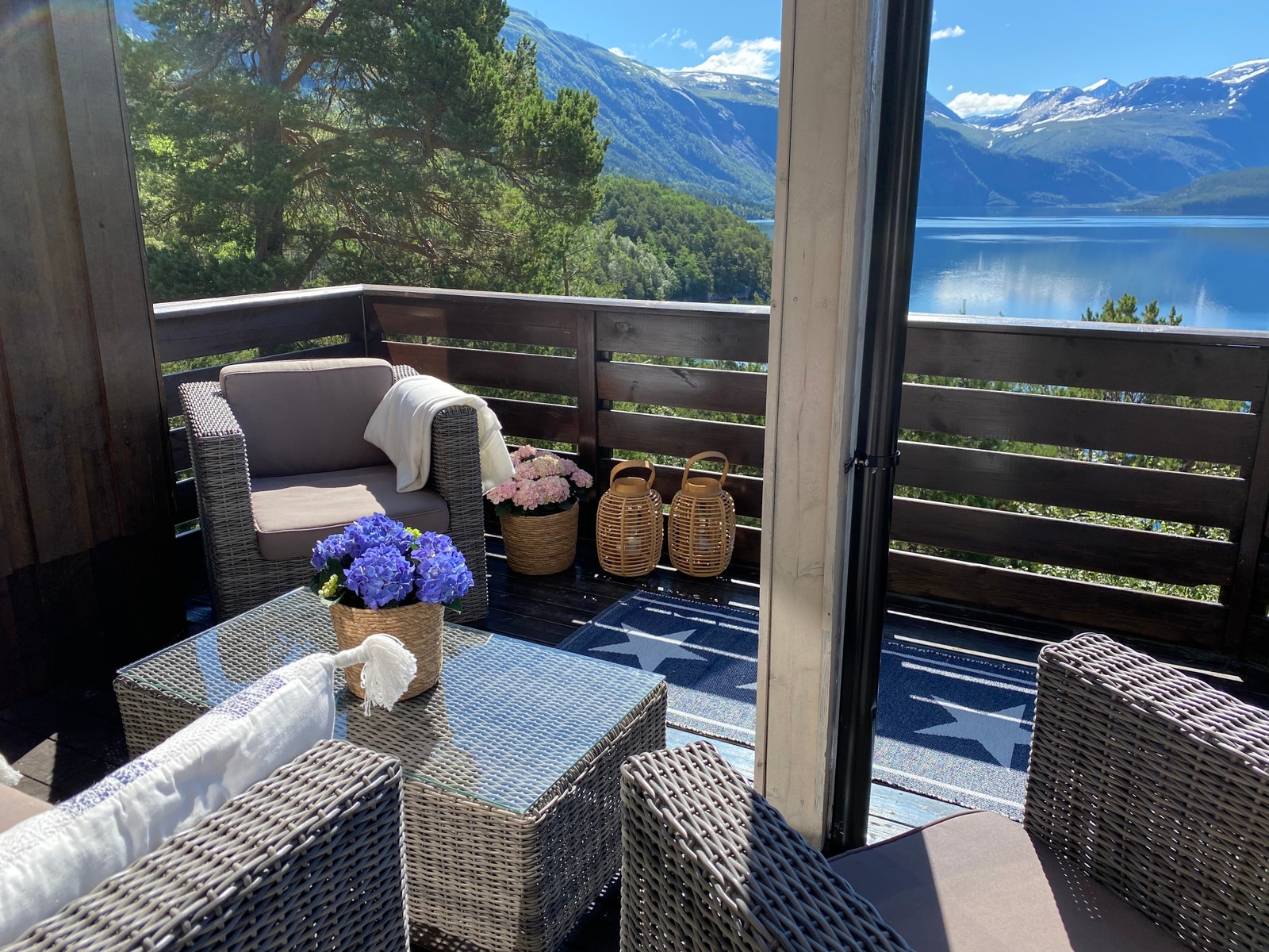 Utsikt fra sofagruppen. Galleribilde