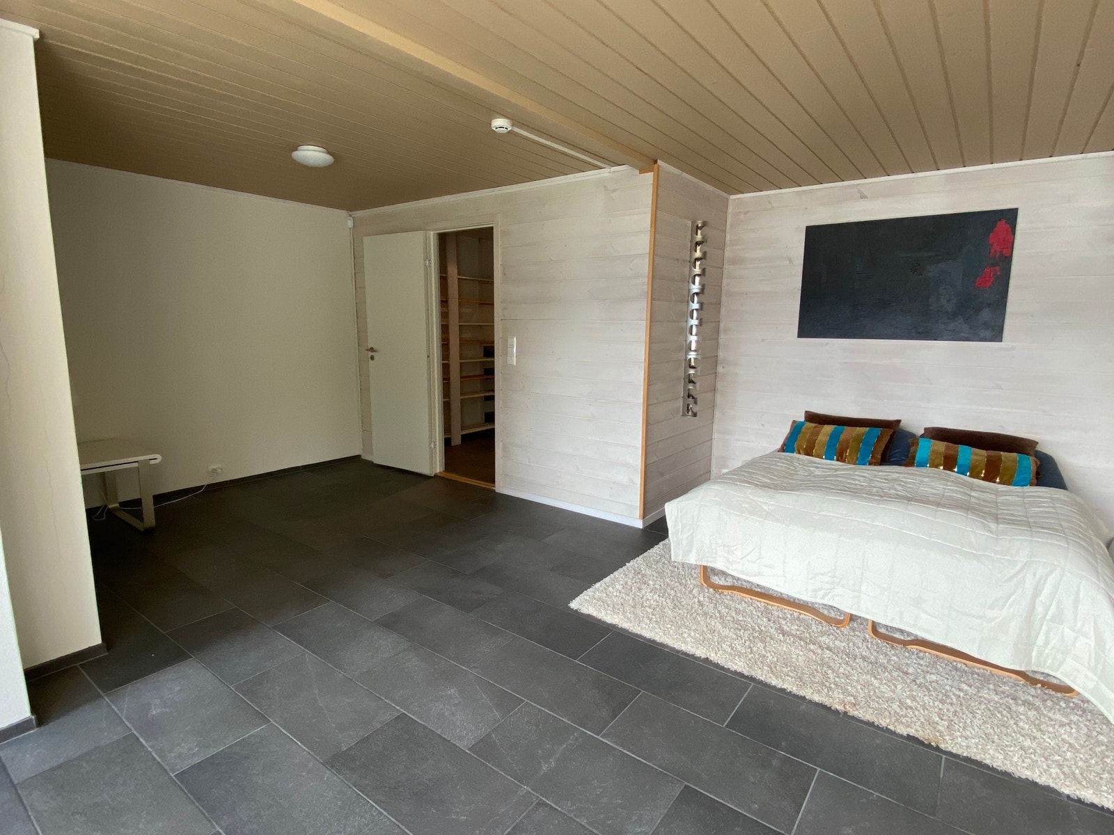 Stort soverom i kjelleren Galleribilde