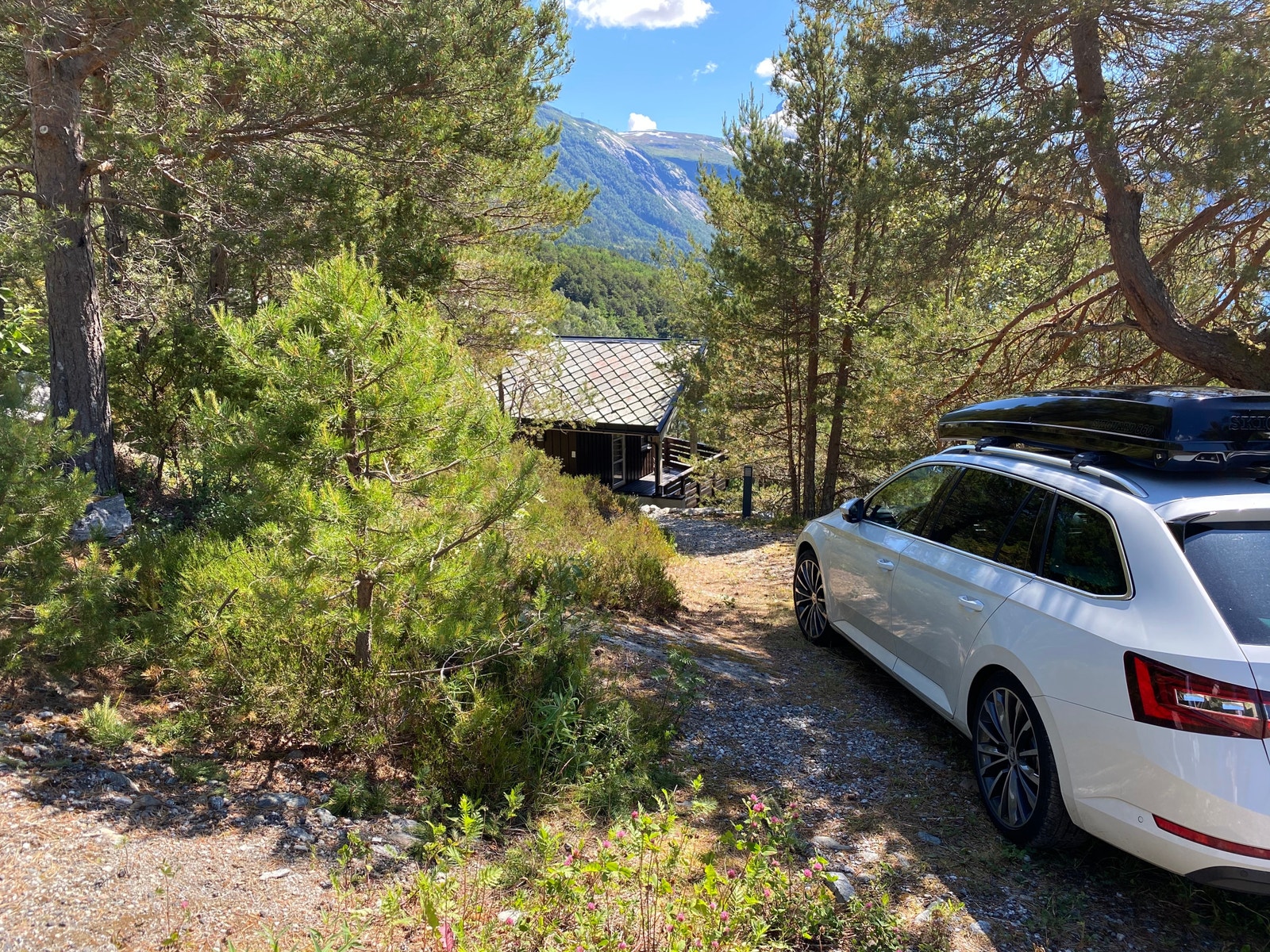 Parkering med plass til 1 bil. Galleribilde