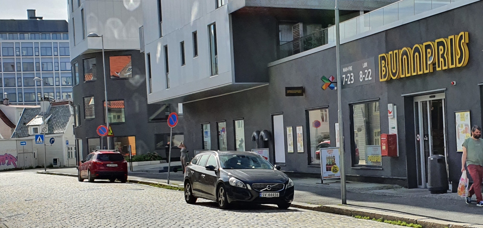 Kort vei til butikk og aksess til treningstudio inkludert. Treningskort deles med 2 andre i huset. Galleribilde
