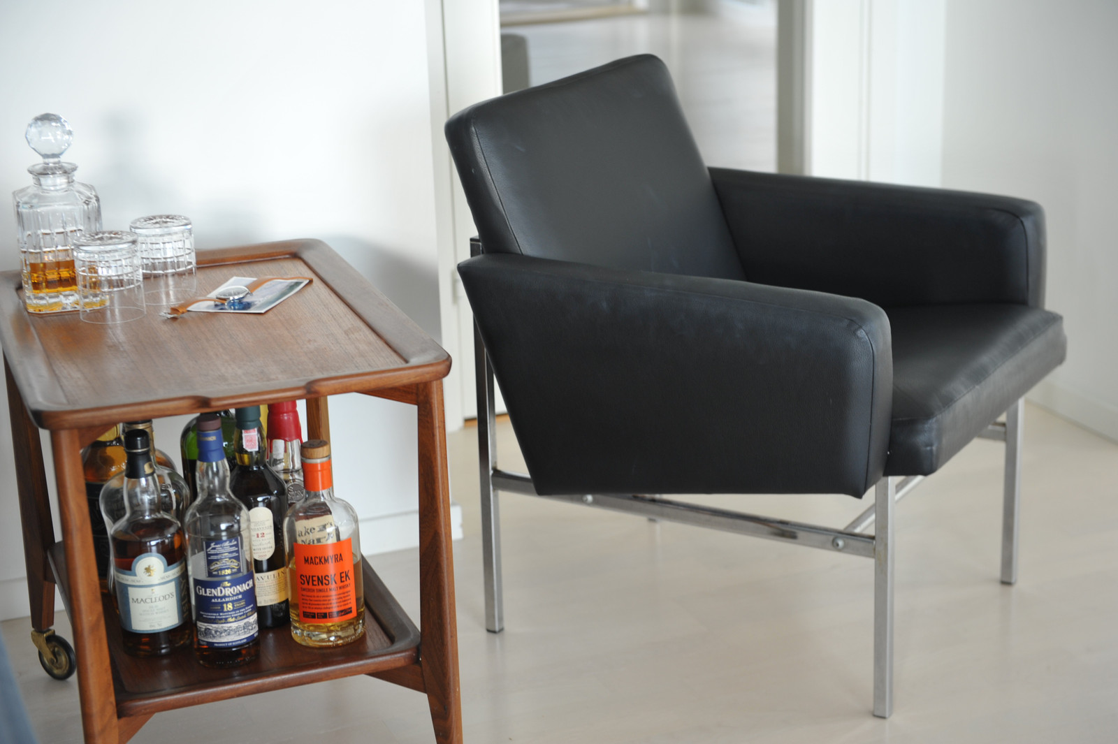 Original Futura stol i sort skinn (Grasaasen, Hans Brattrud Original Futura stol i sort skinn (Grasaasen, Hans Brattrud