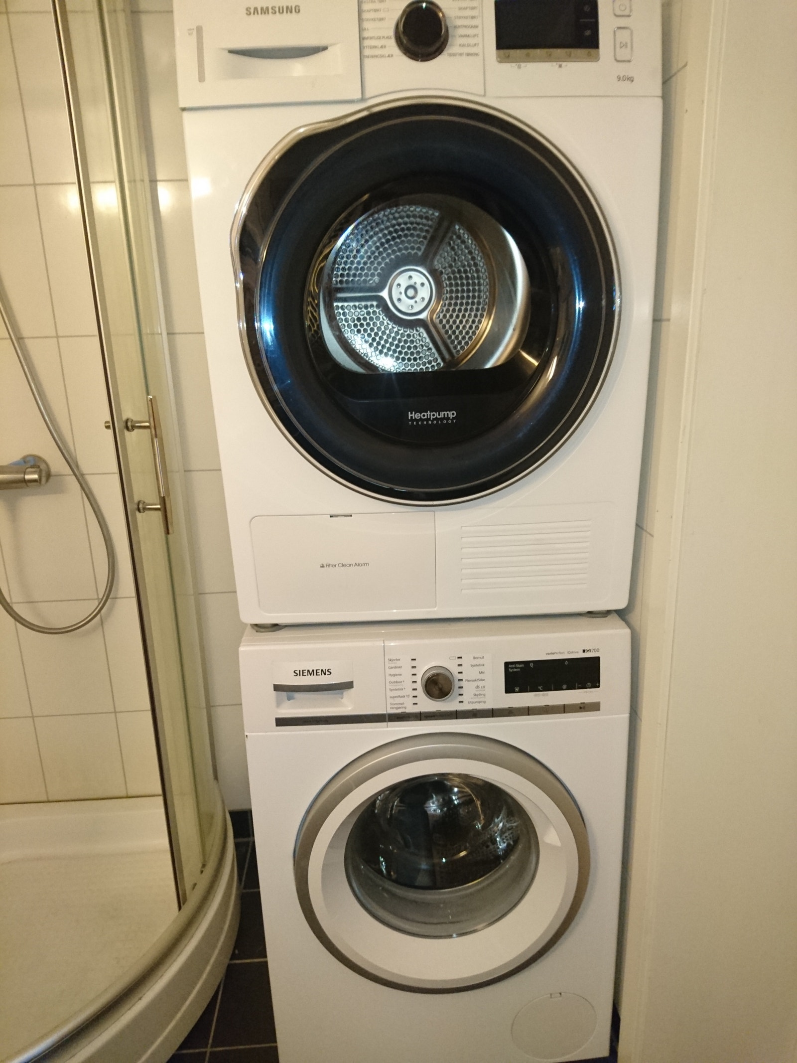 Vaskemaskin og tørketrommel. Galleribilde