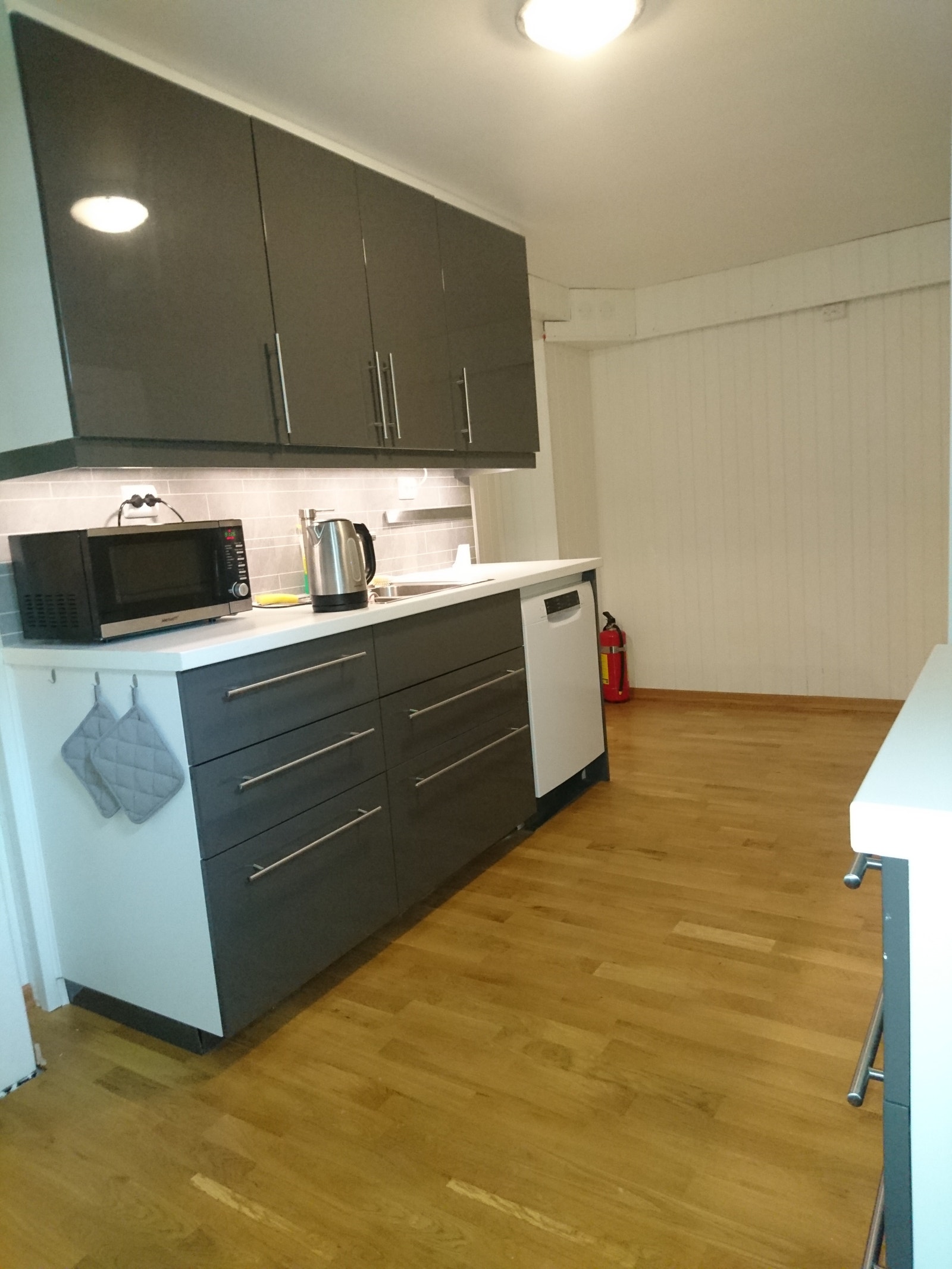 Godt utstyrt kjøkken med oppvaskmaskin. Galleribilde