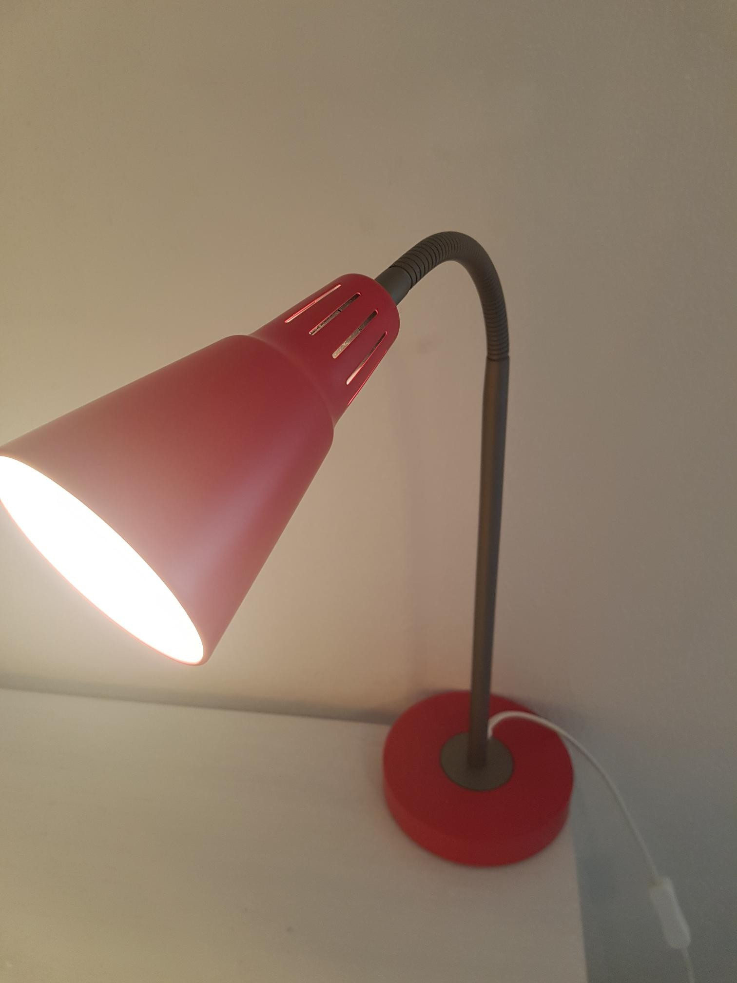 Rød arbeidslampe fra ikea | FINN.no skrivebord nattbord lampe Lisbeth Dahl | FINN.no