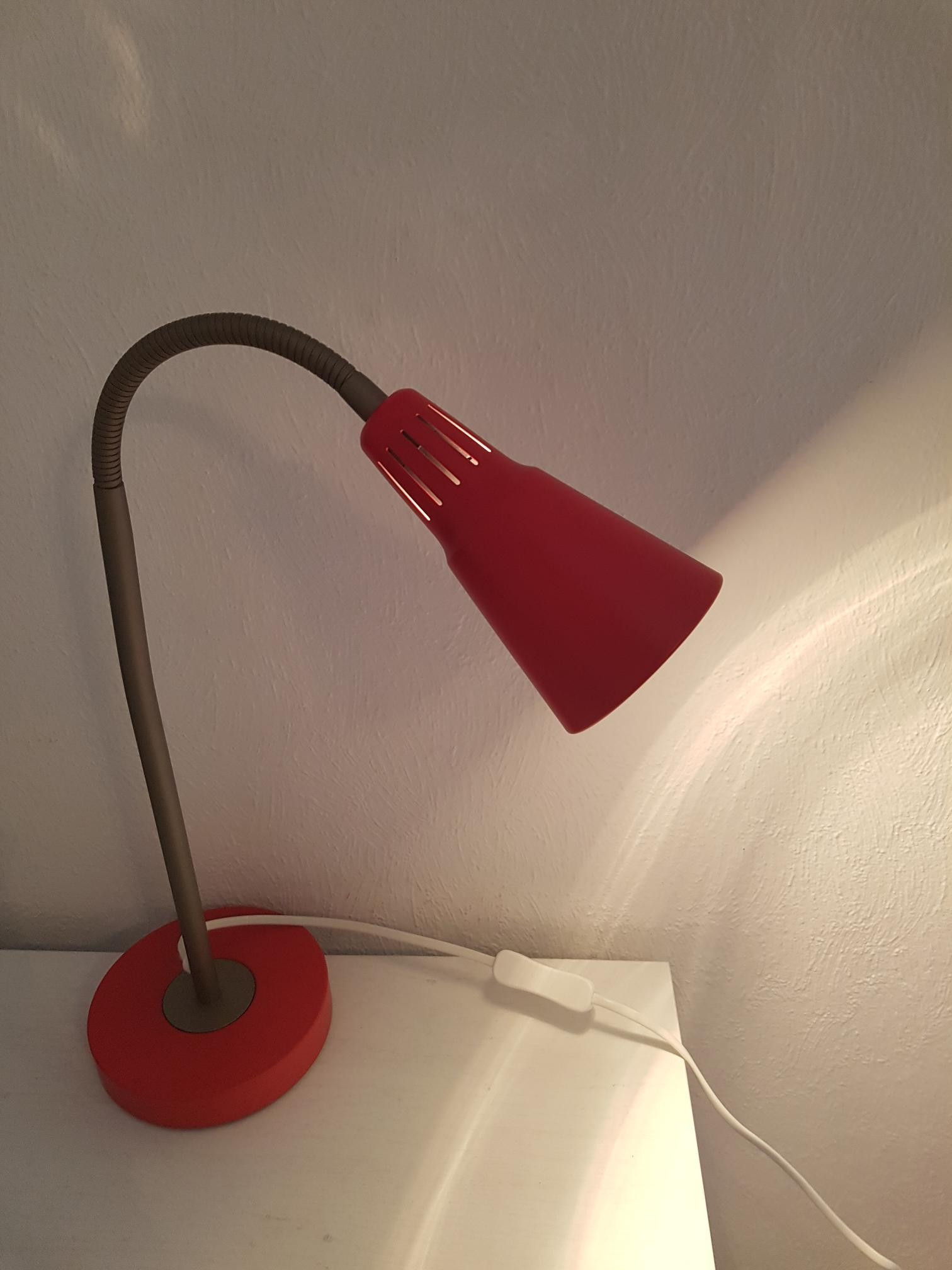 Rød arbeidslampe fra ikea | FINN.no skrivebord nattbord lampe Lisbeth Dahl | FINN.no