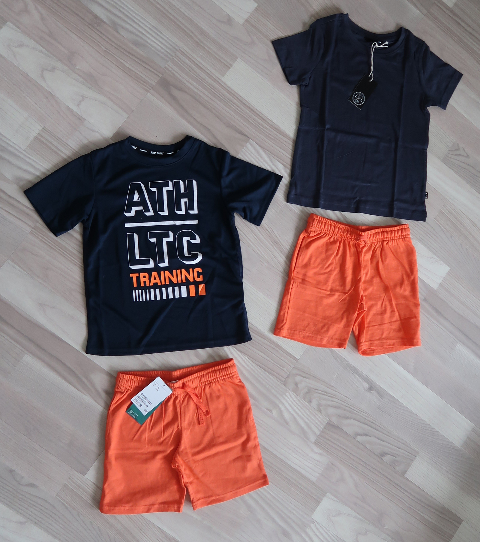 NYE shortser og t skjorter i str 110 | FINN.no Nye T skjorter str 4 år | FINN.no