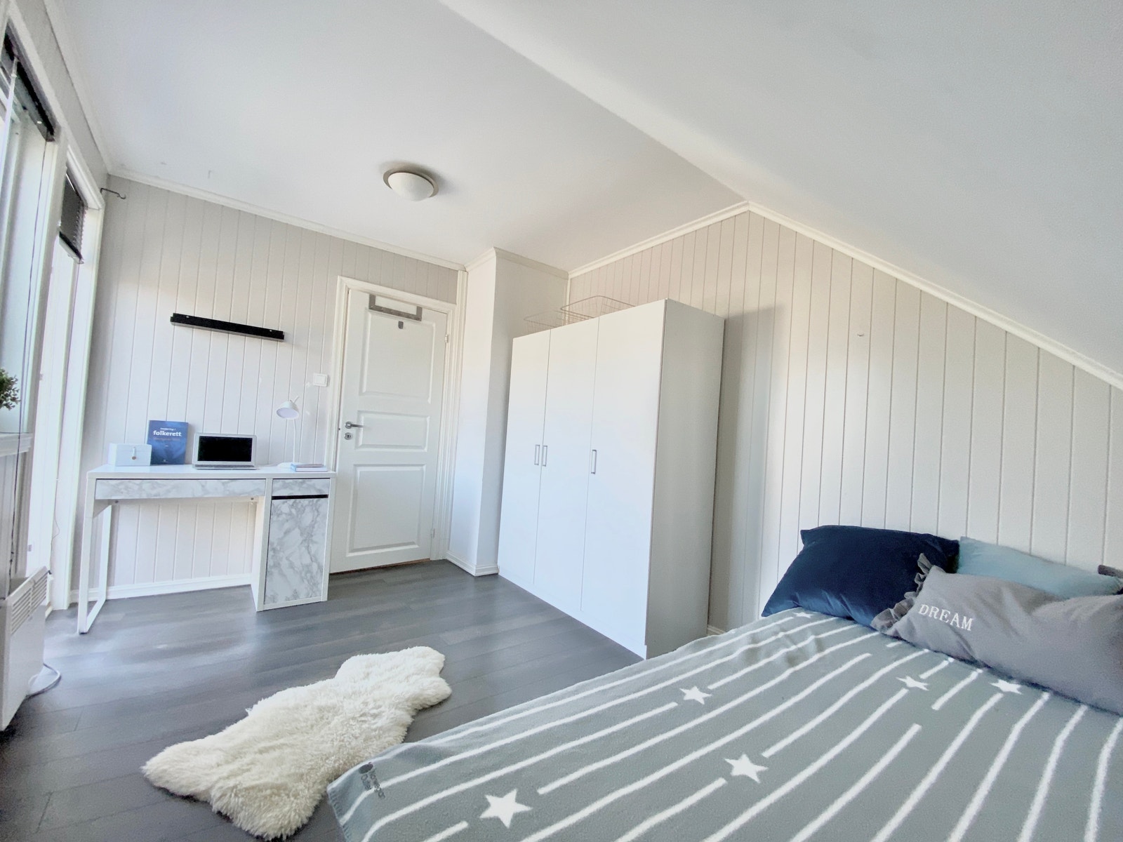 Stort rom med egen takterrasse- rom 6 Galleribilde