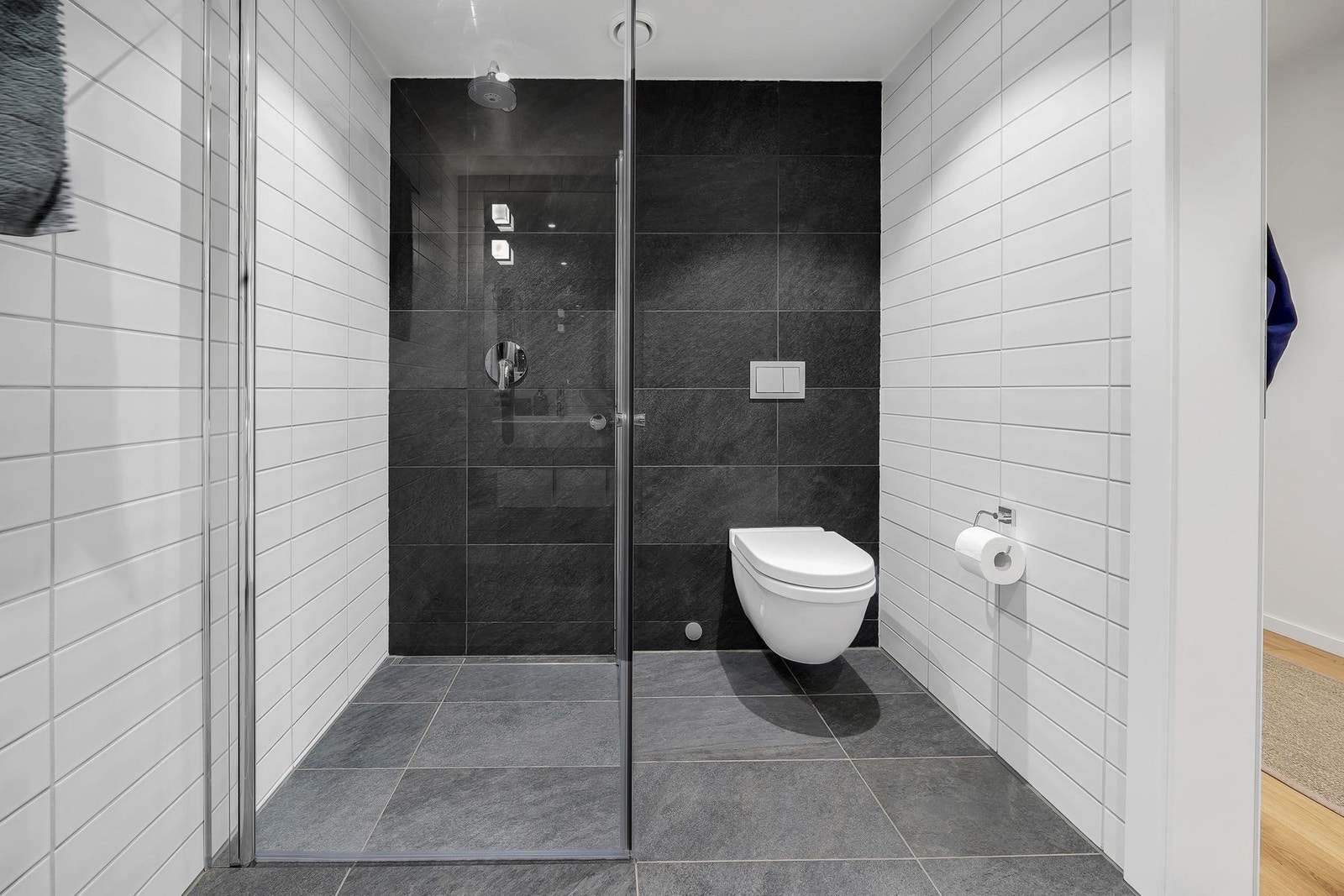 Illustrasjonsfoto (likt bad) Galleribilde