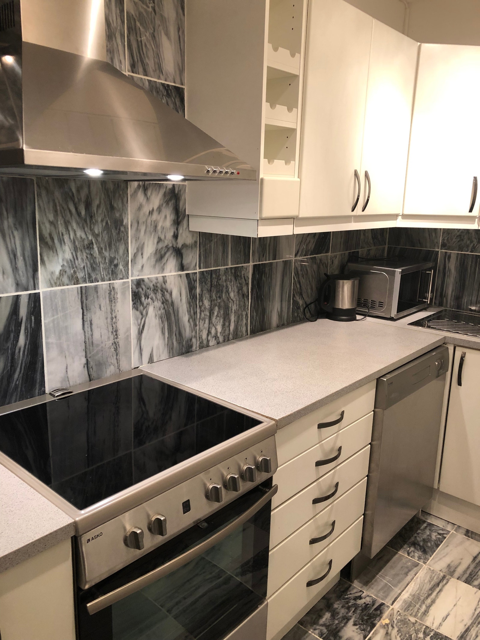 Kjøkken i underetasjen Galleribilde